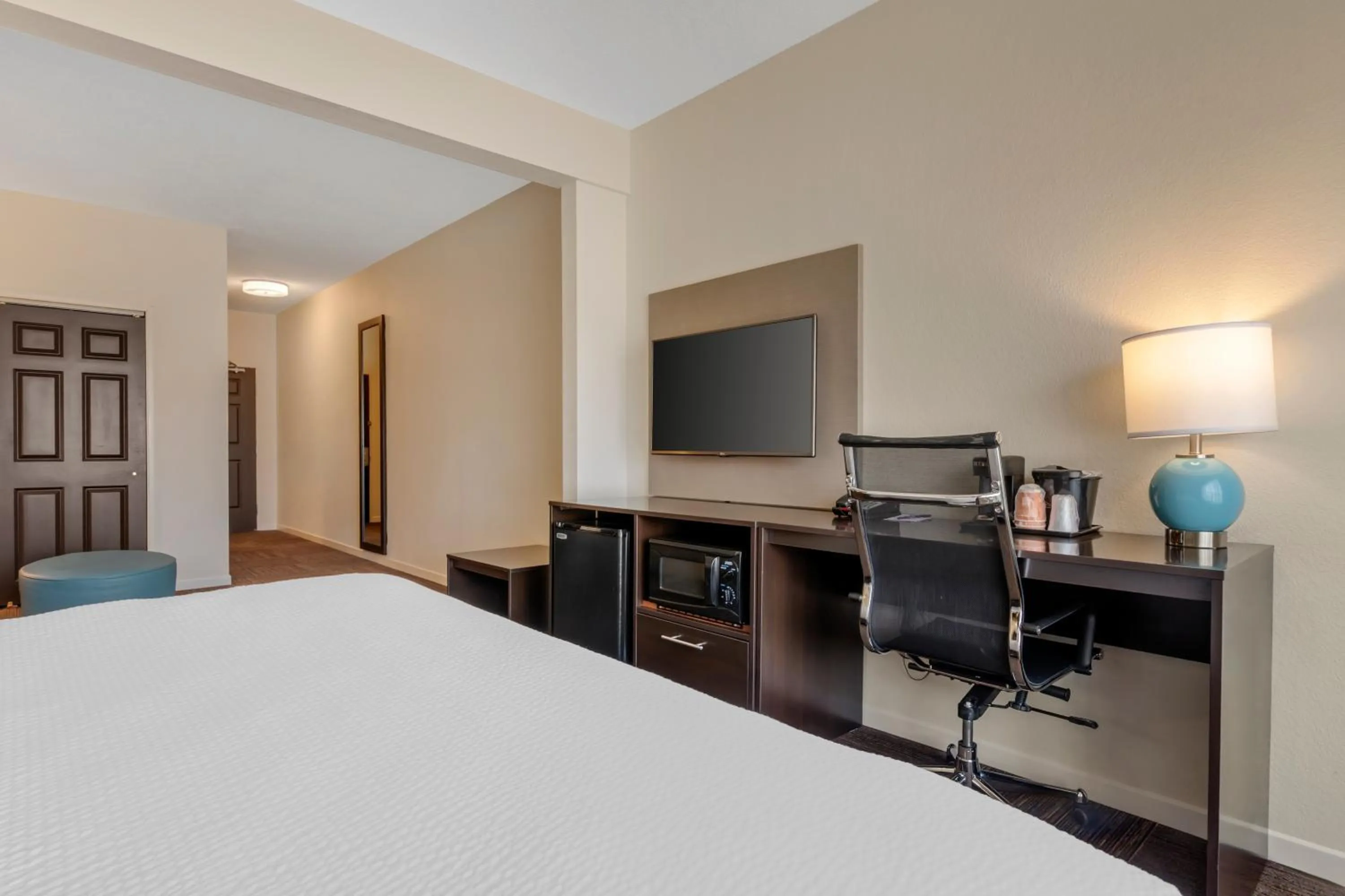 TV and multimedia, Bed in Sleep Inn & Suites Wisconsin Rapids