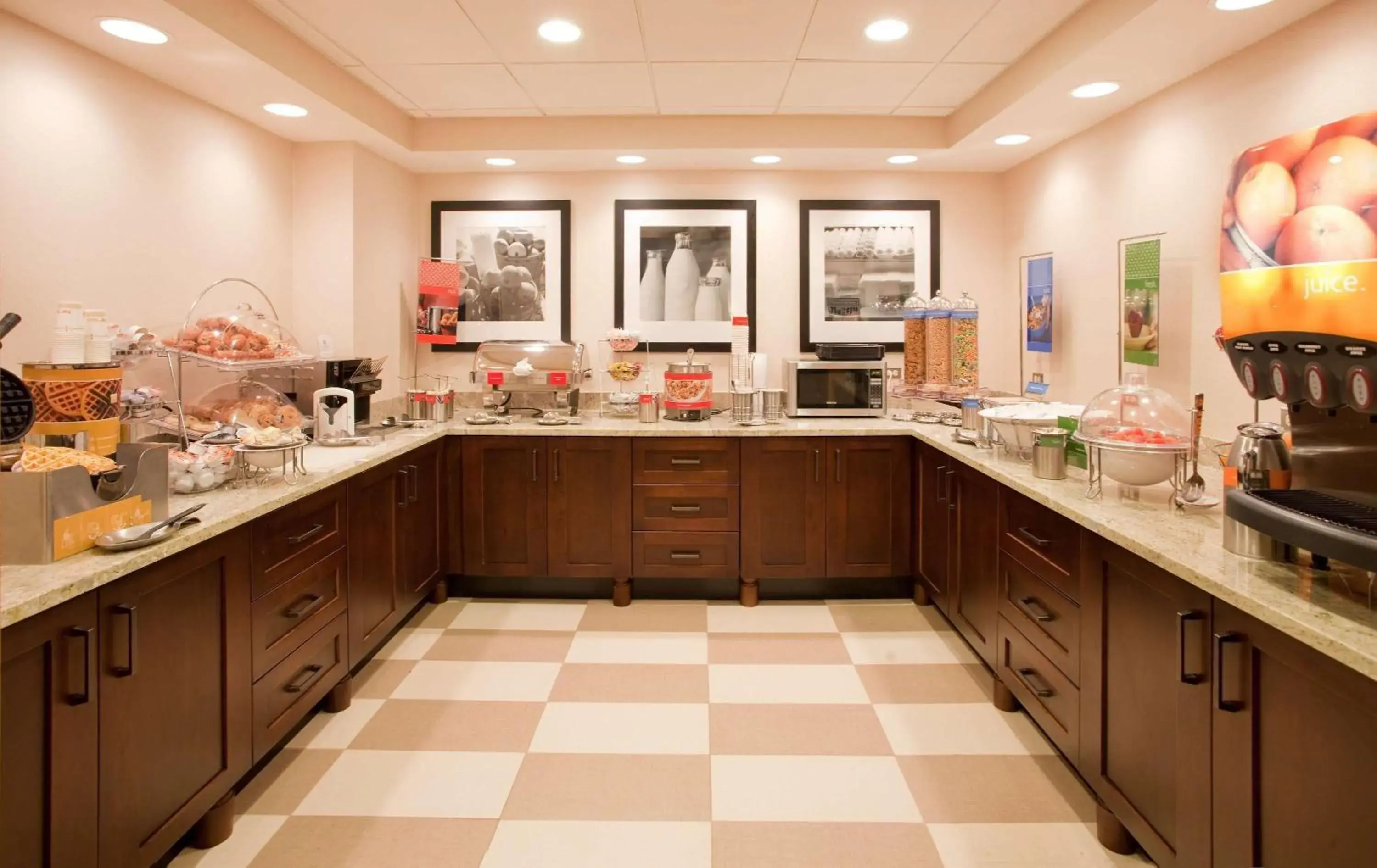 Restaurant/places to eat in Wingate by Wyndham Cranberry Restaurant/places to eat in Wingate by Wyndham Cranberry