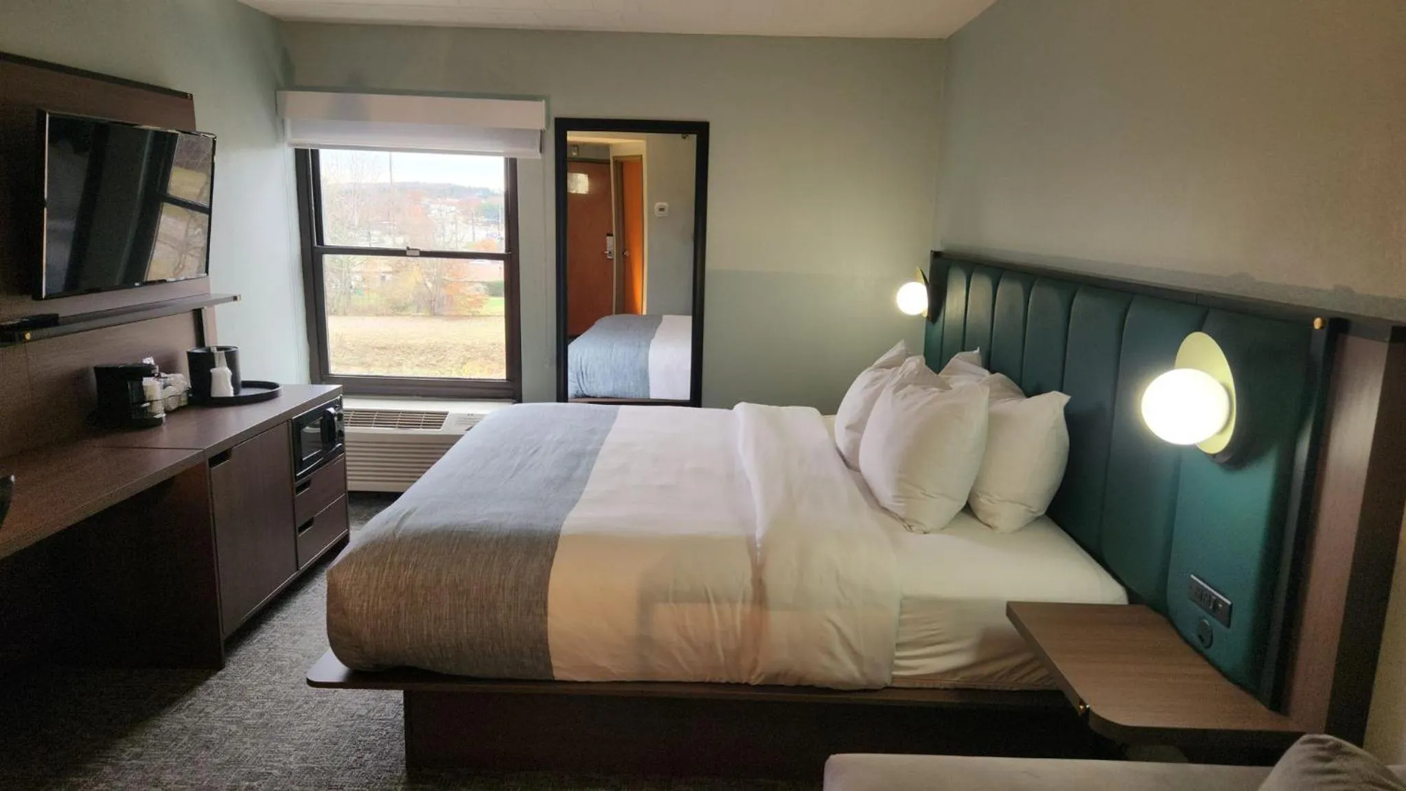 Bedroom, Bed in Wingate by Wyndham Cranberry