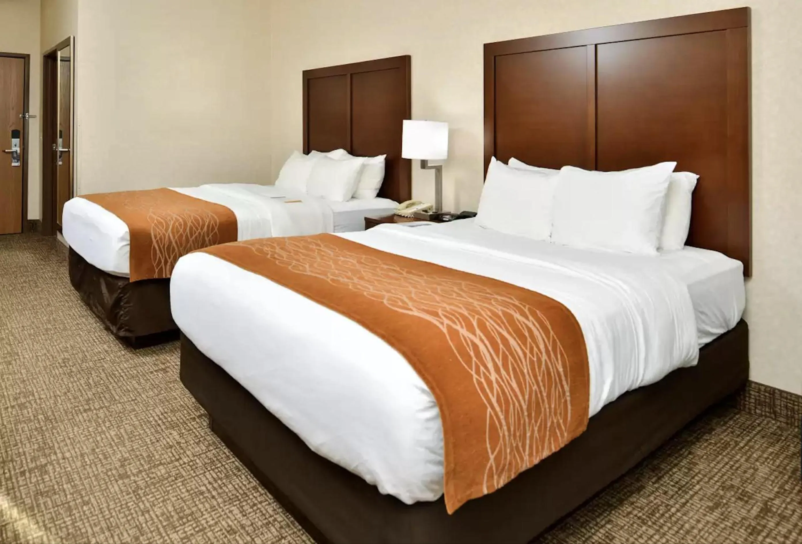 Bed in Comfort Inn & Suites Madison North