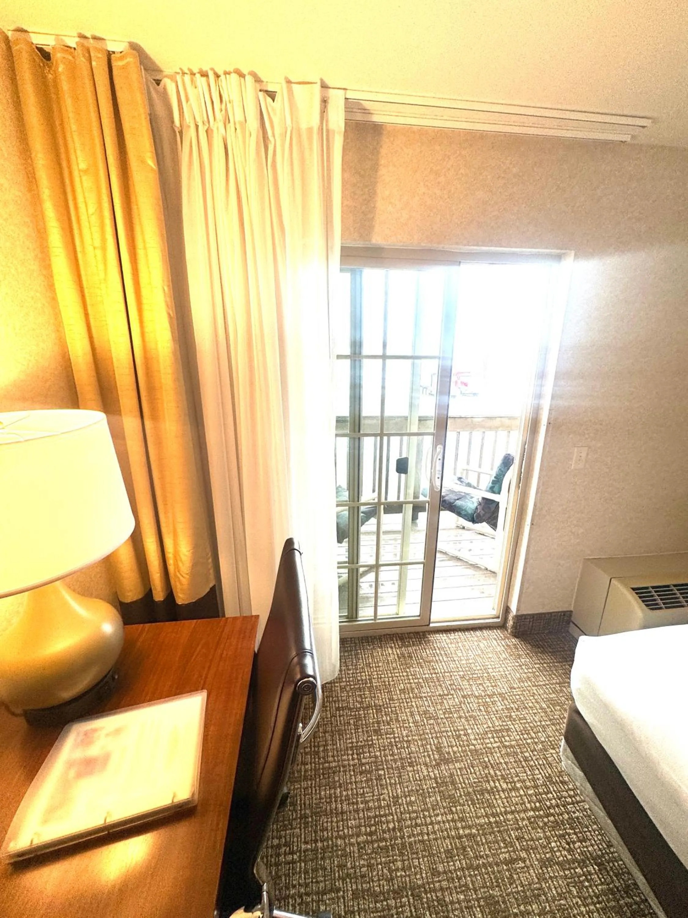 Bed in Comfort Inn & Suites Madison North