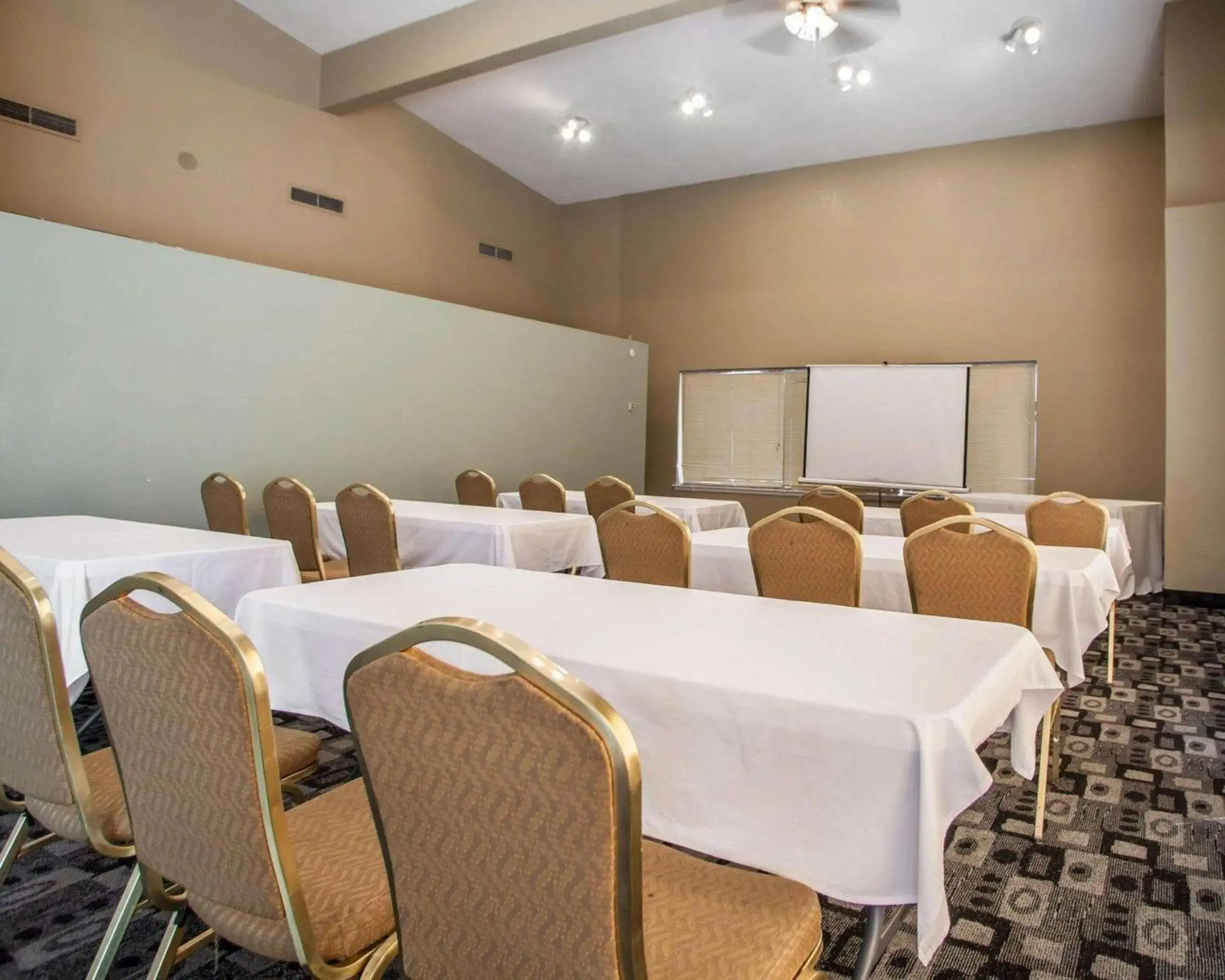 On site in Rodeway Inn & Suites Milwaukee Airport On site in Rodeway Inn & Suites Milwaukee Airport