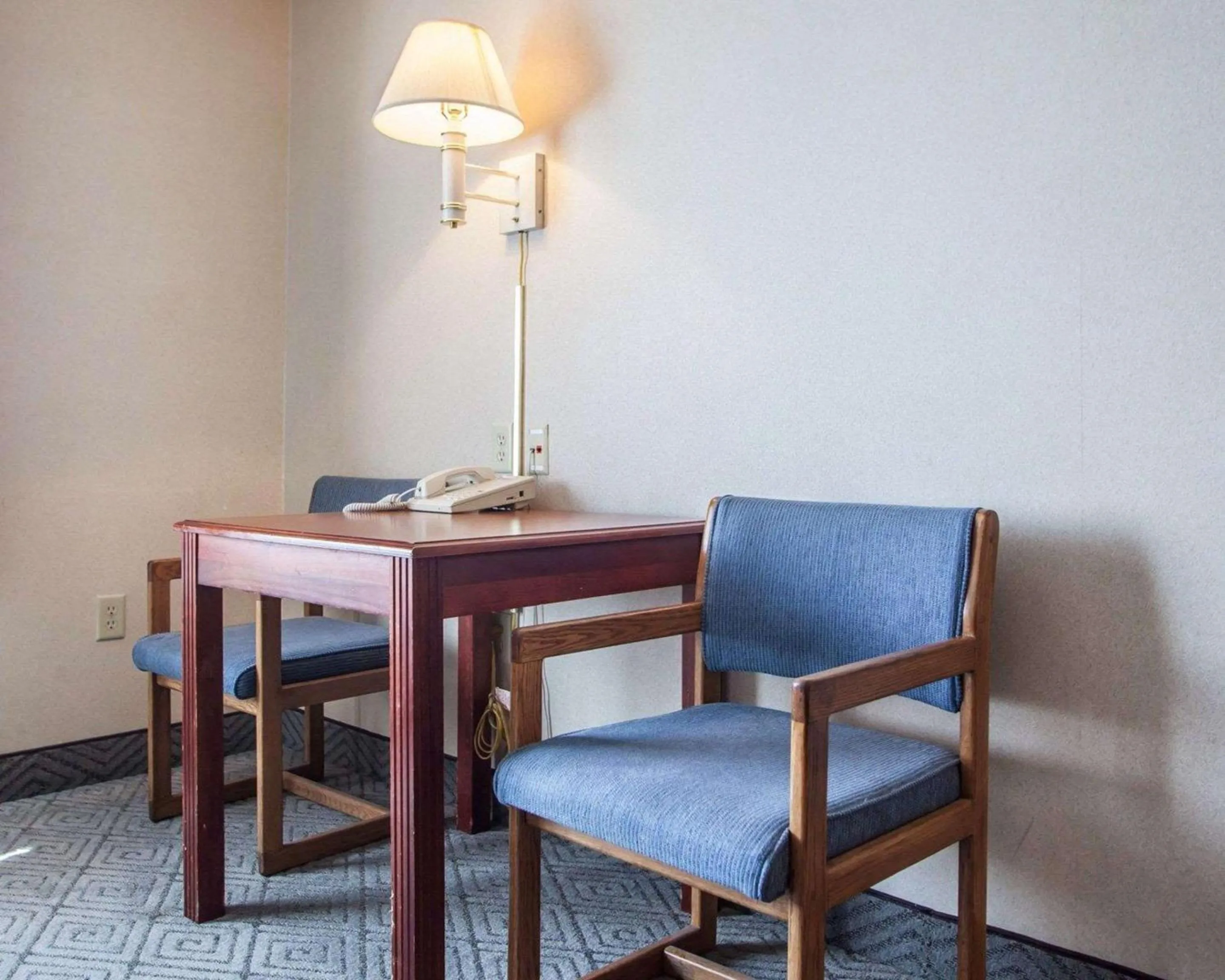 Photo of the whole room in Rodeway Inn & Suites Milwaukee Airport