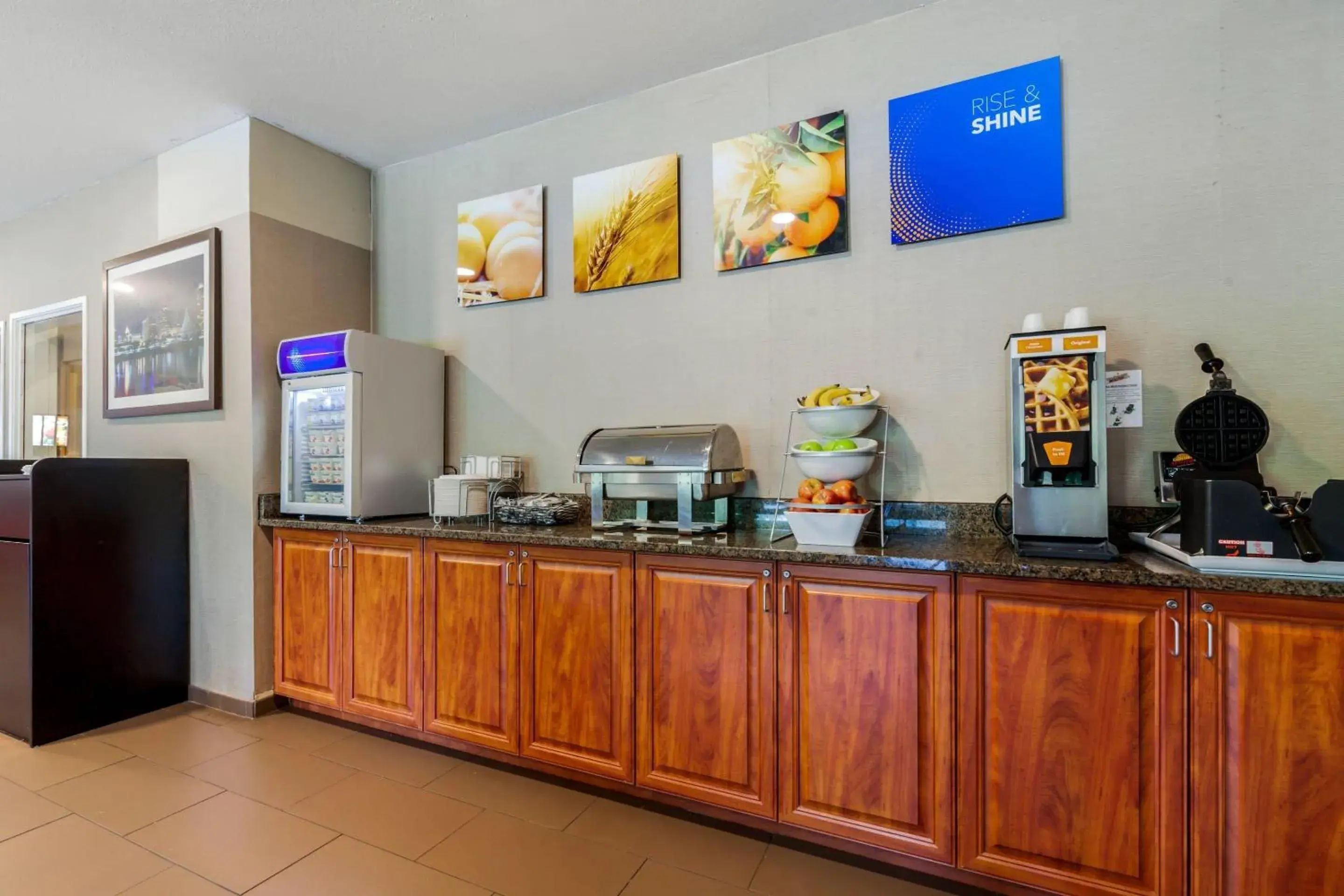 Breakfast in Comfort Suites Johnson Creek Conference Center Breakfast in Comfort Suites Johnson Creek Conference Center