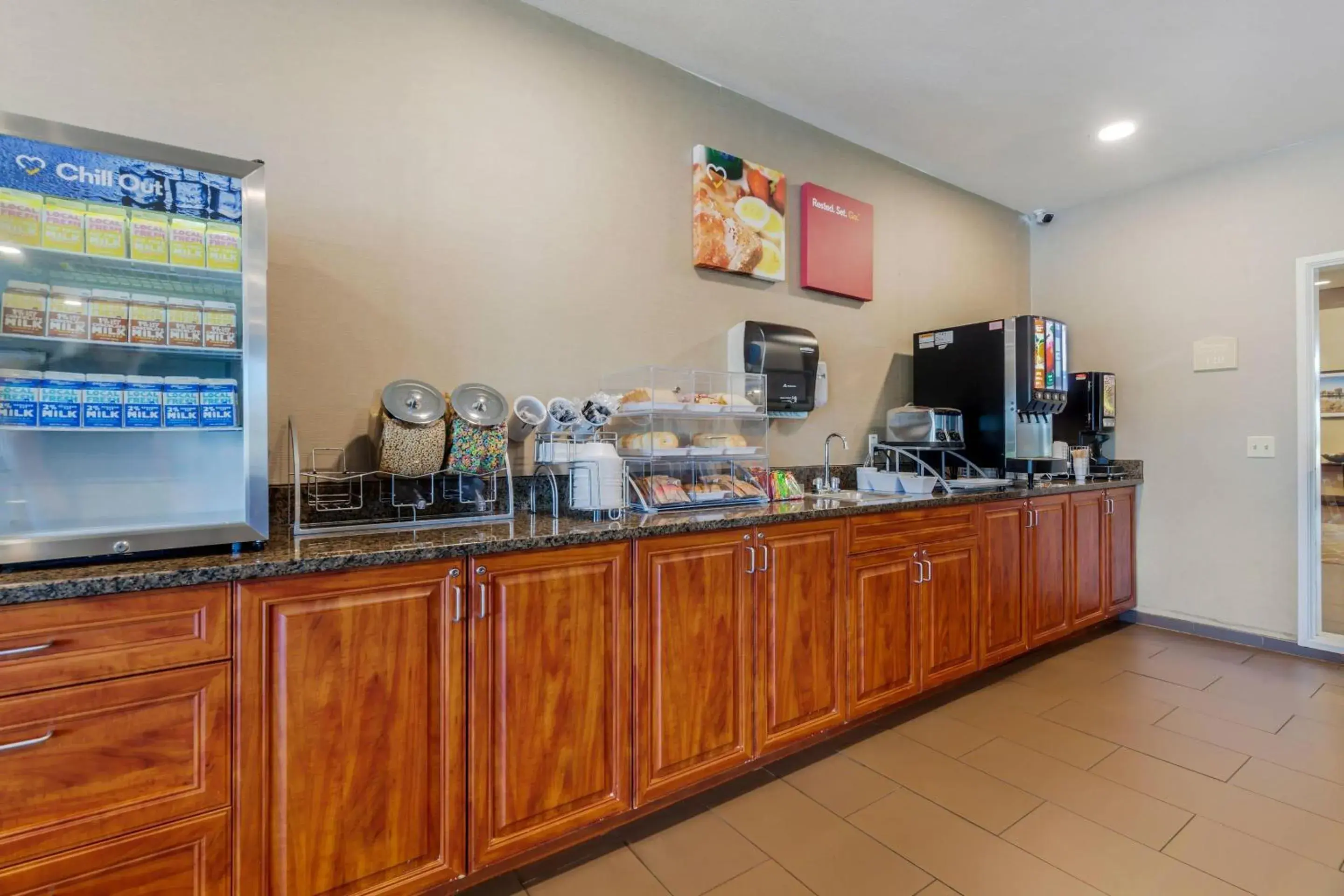 Breakfast in Comfort Suites Johnson Creek Conference Center Breakfast in Comfort Suites Johnson Creek Conference Center