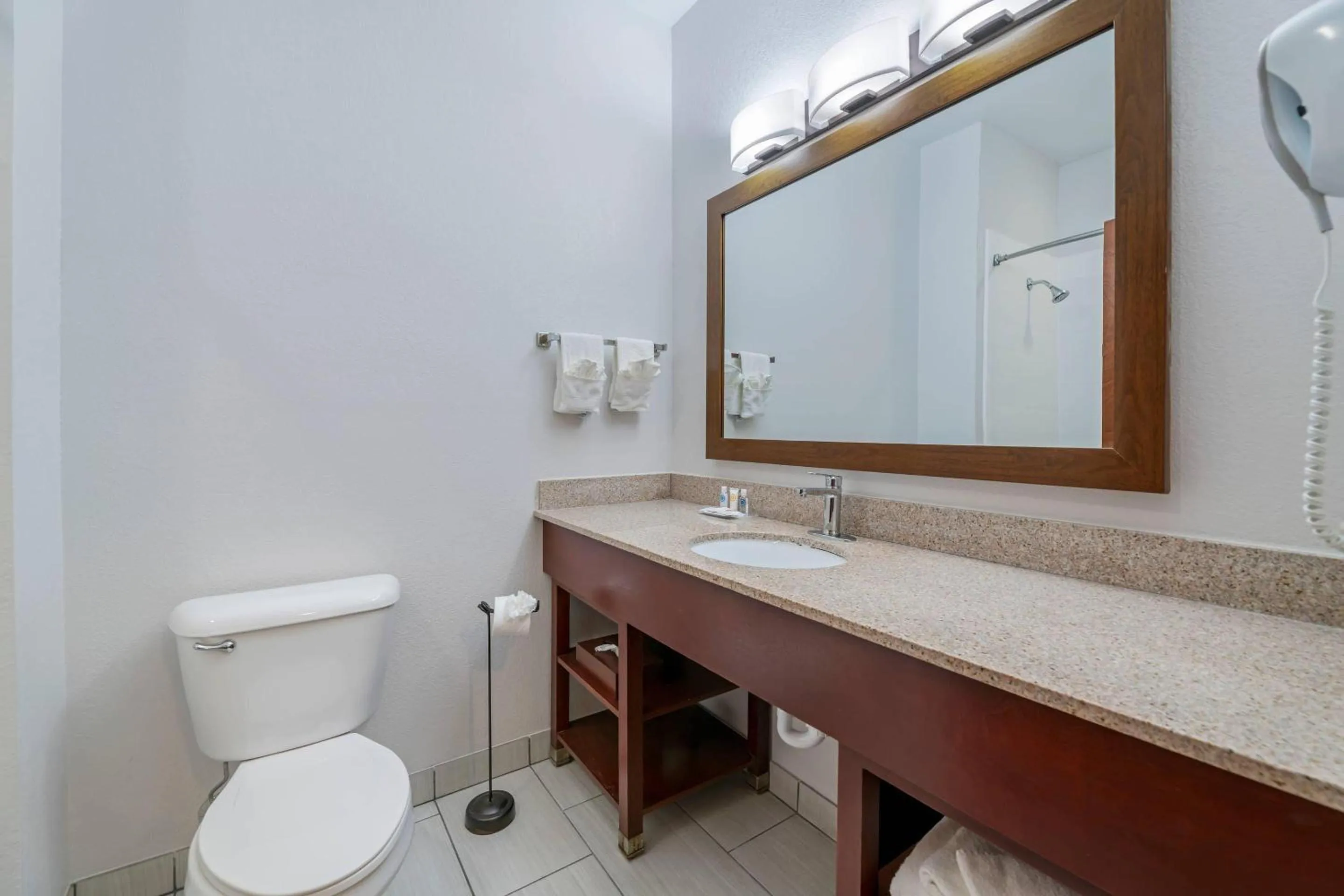 Bedroom in Comfort Suites Lake Geneva East