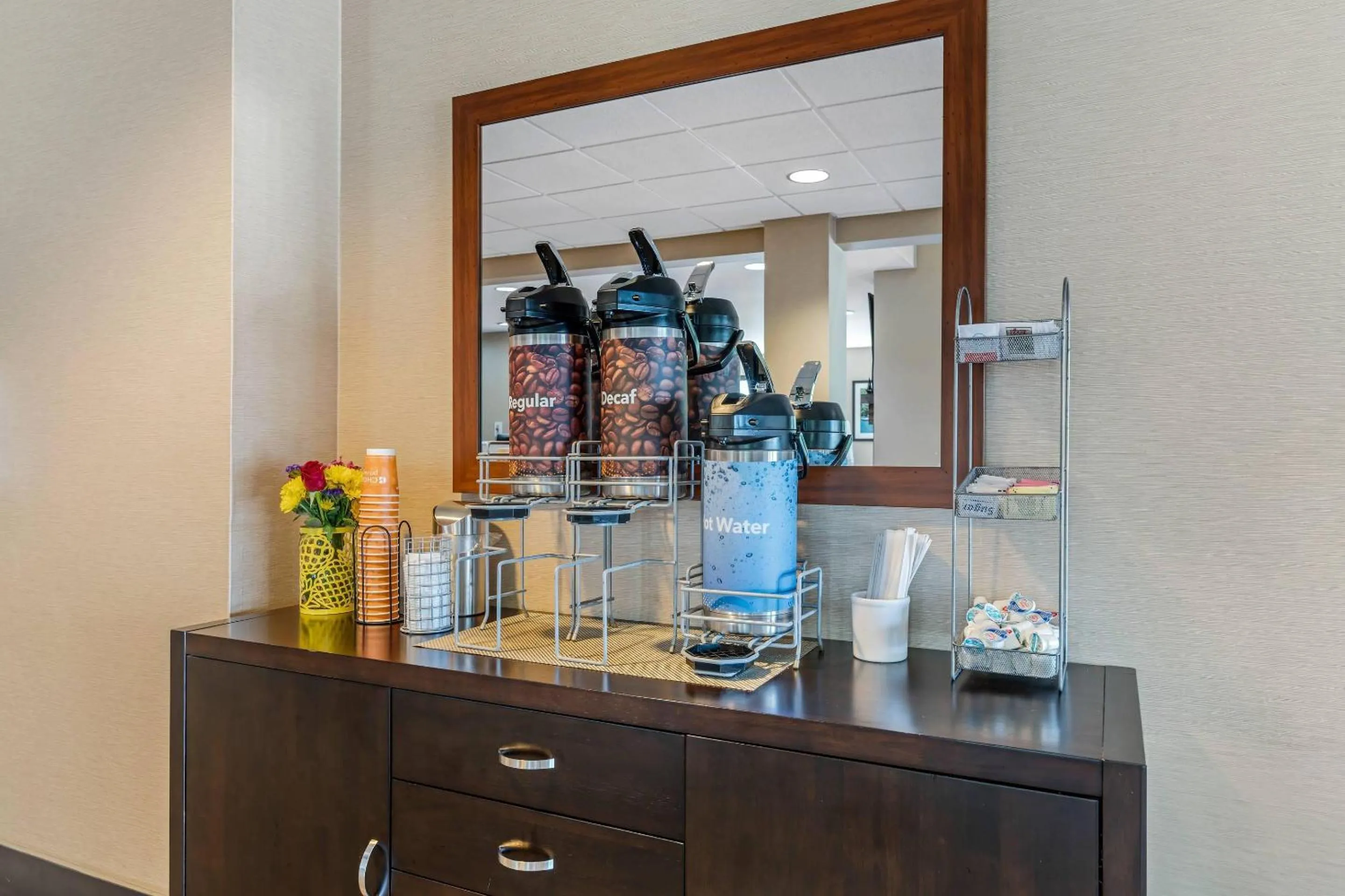 Breakfast in Comfort Suites Lake Geneva East