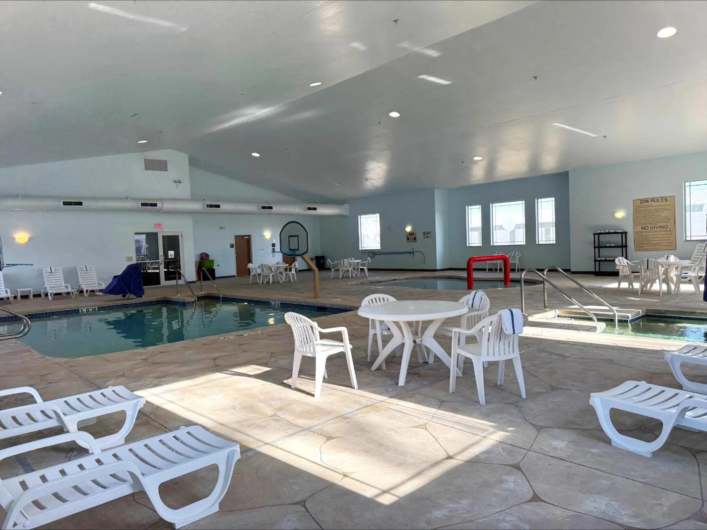 Swimming pool in Cobblestone Suites - Ripon