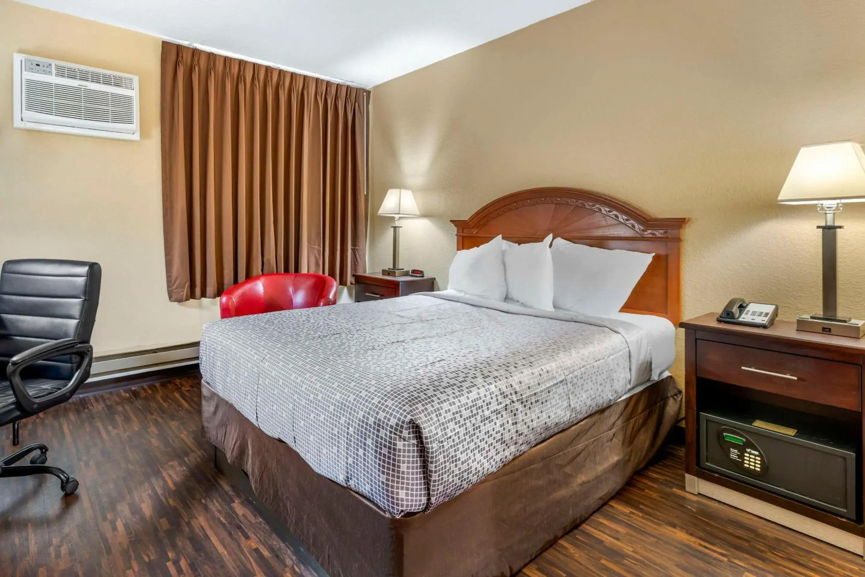 Bedroom, Bed in Econo Lodge Bedroom, Bed in Econo Lodge