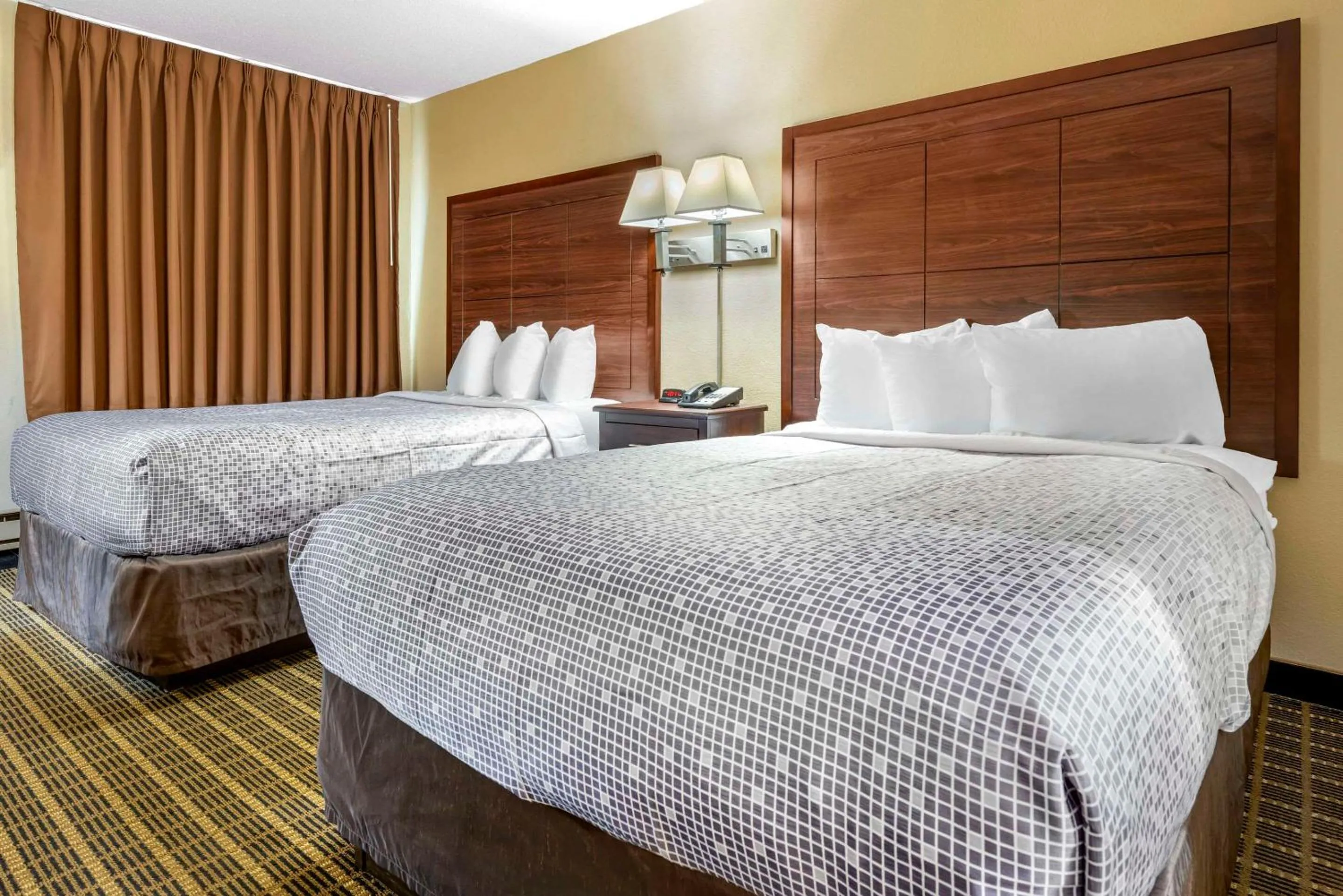 Bedroom, Bed in Econo Lodge La Crosse North