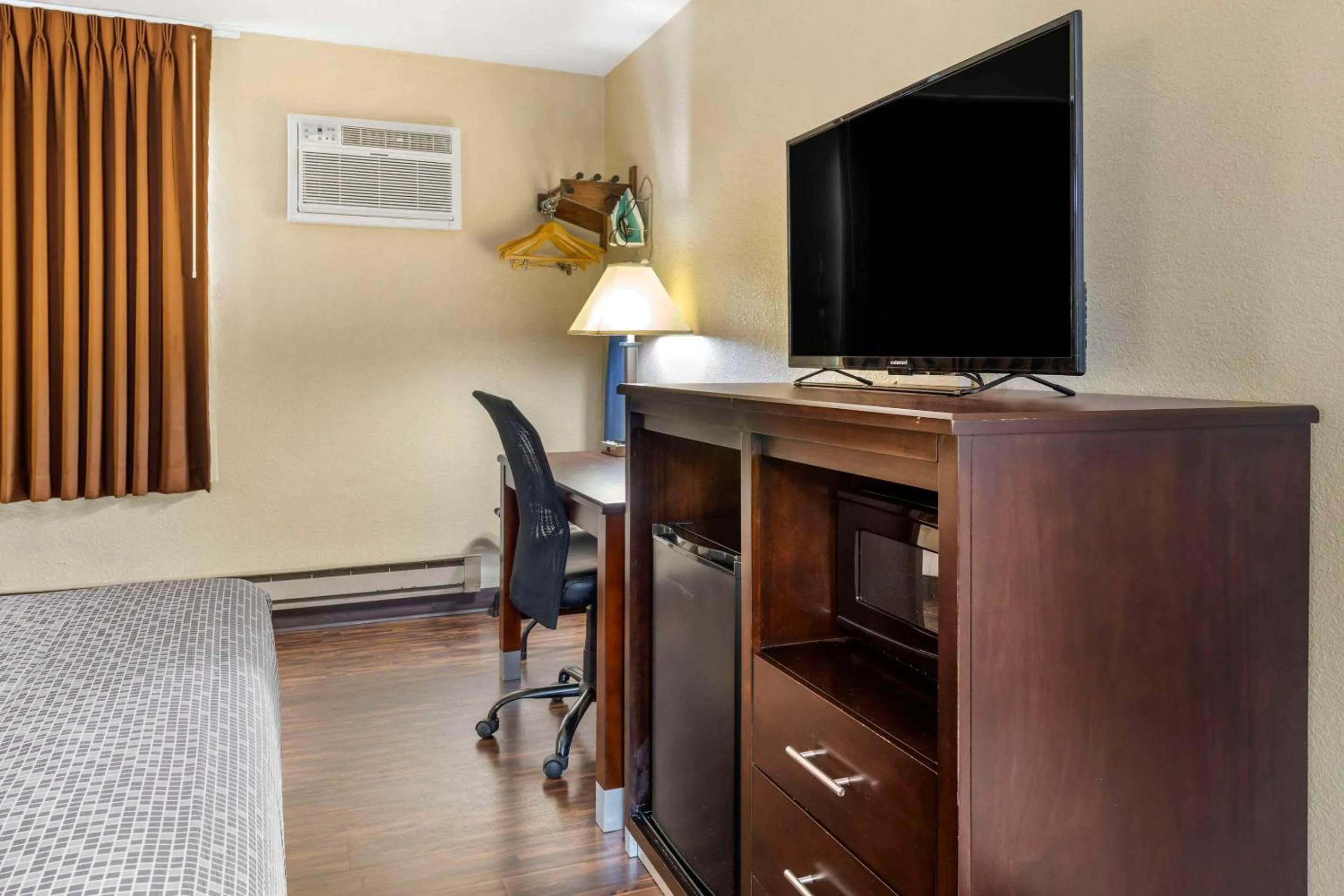Bedroom in Econo Lodge La Crosse North