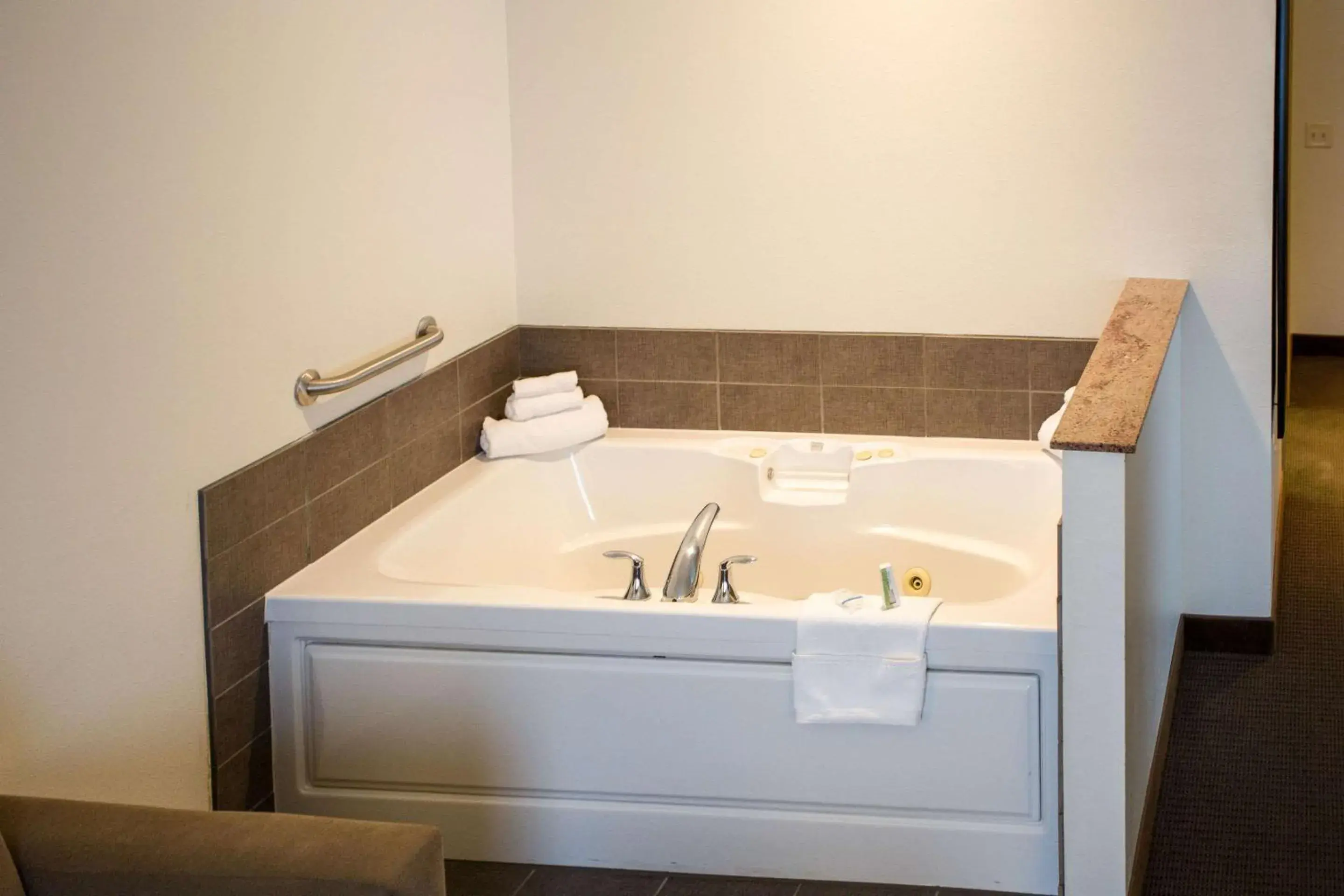 Photo of the whole room in Sleep Inn & Suites Conference Center Eau Claire North Photo of the whole room in Sleep Inn & Suites Conference Center Eau Claire North