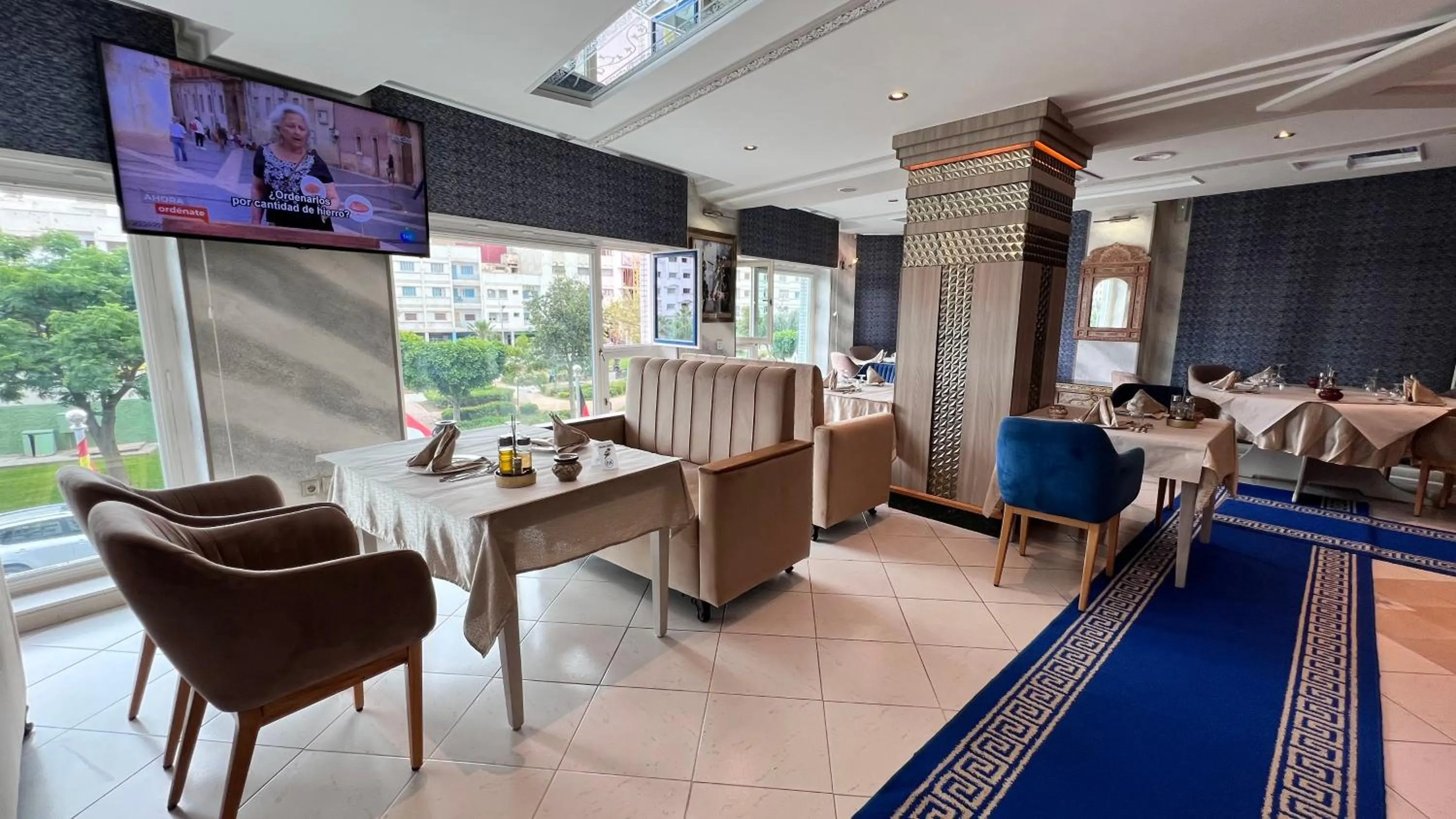 Restaurant/places to eat in Hotel Annakhil