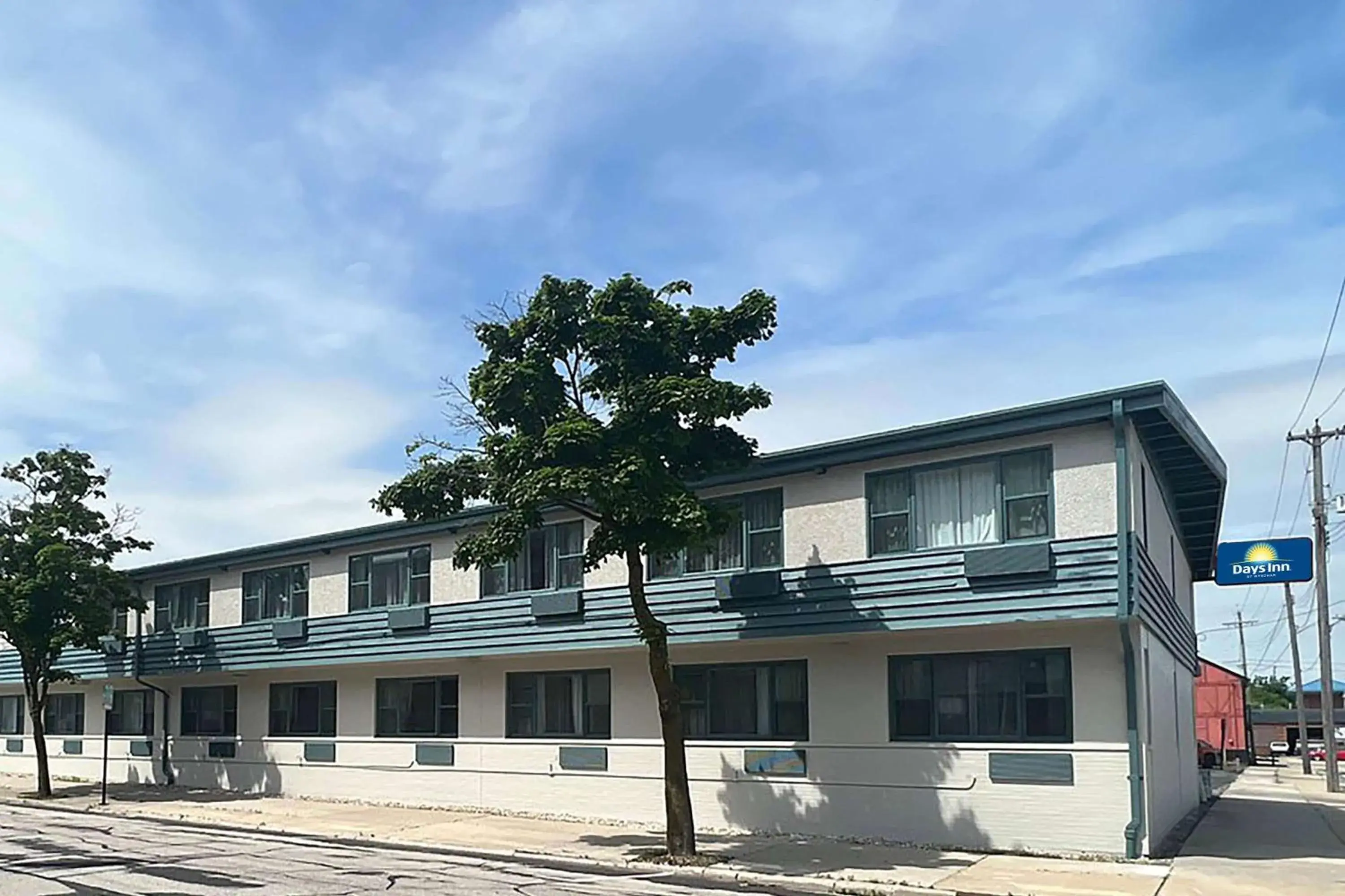 Property building in Days Inn by Wyndham Manitowoc Property building in Days Inn by Wyndham Manitowoc