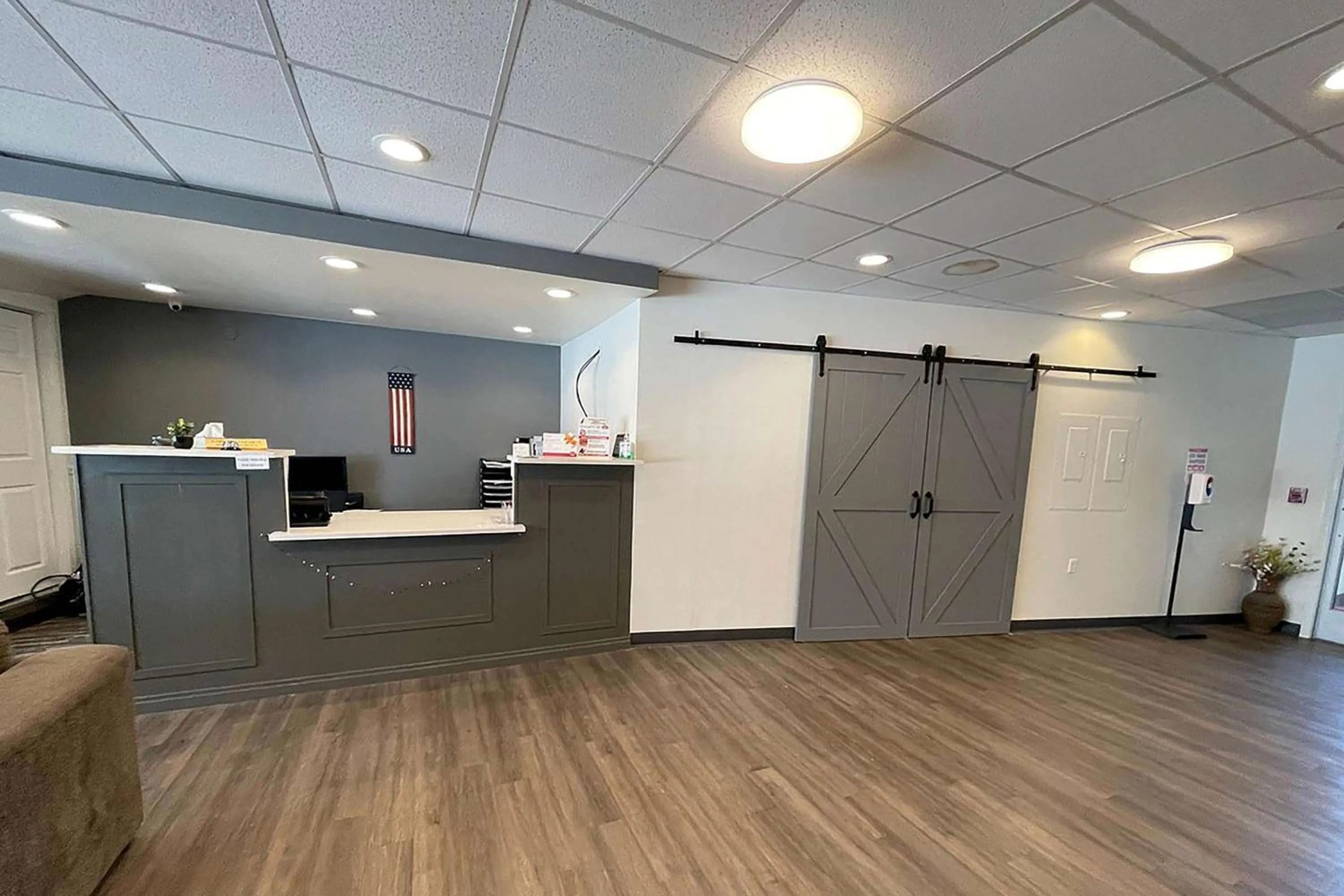 Lobby or reception in Days Inn by Wyndham Manitowoc