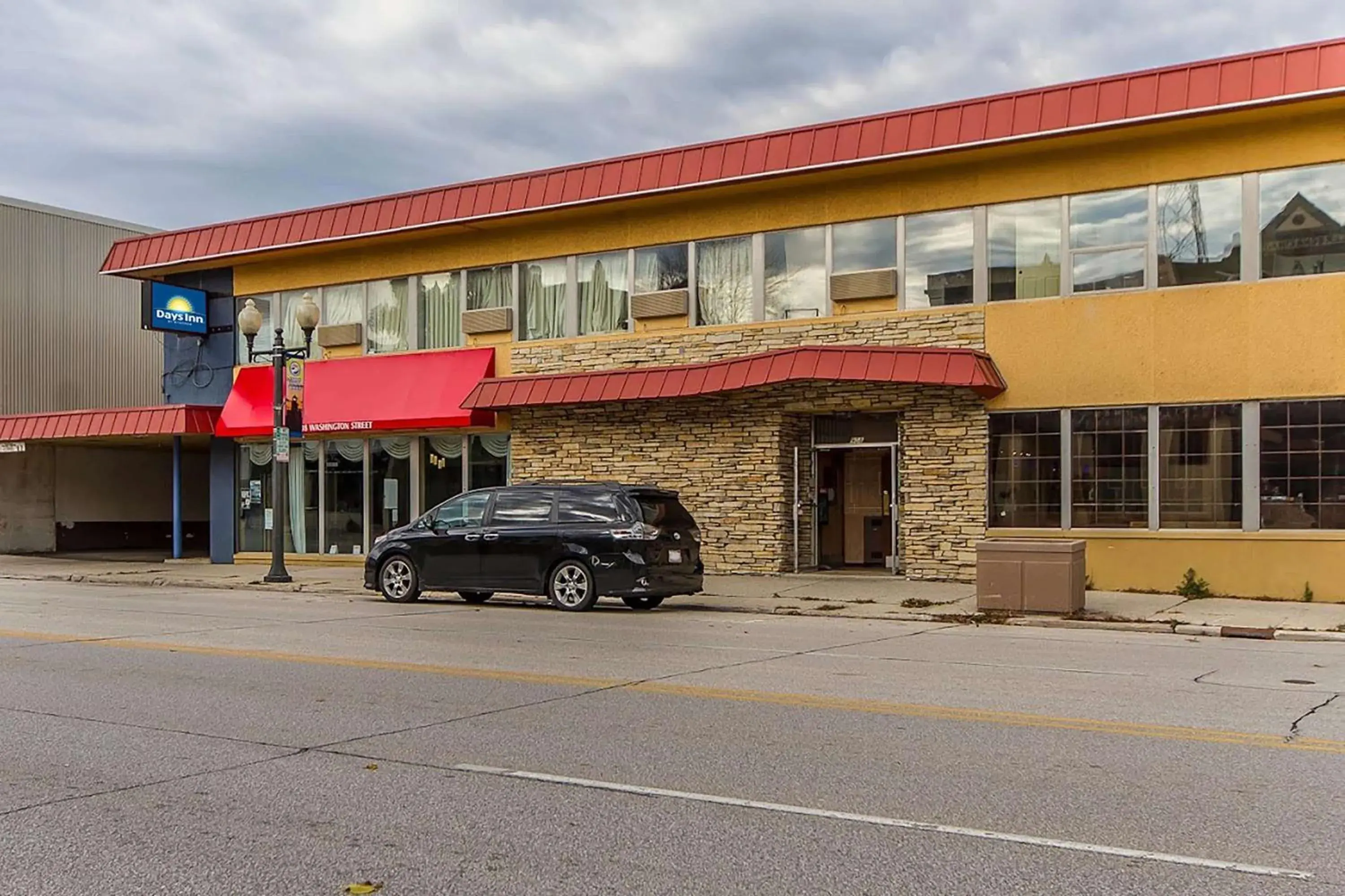 Property building in Days Inn by Wyndham Manitowoc Property building in Days Inn by Wyndham Manitowoc