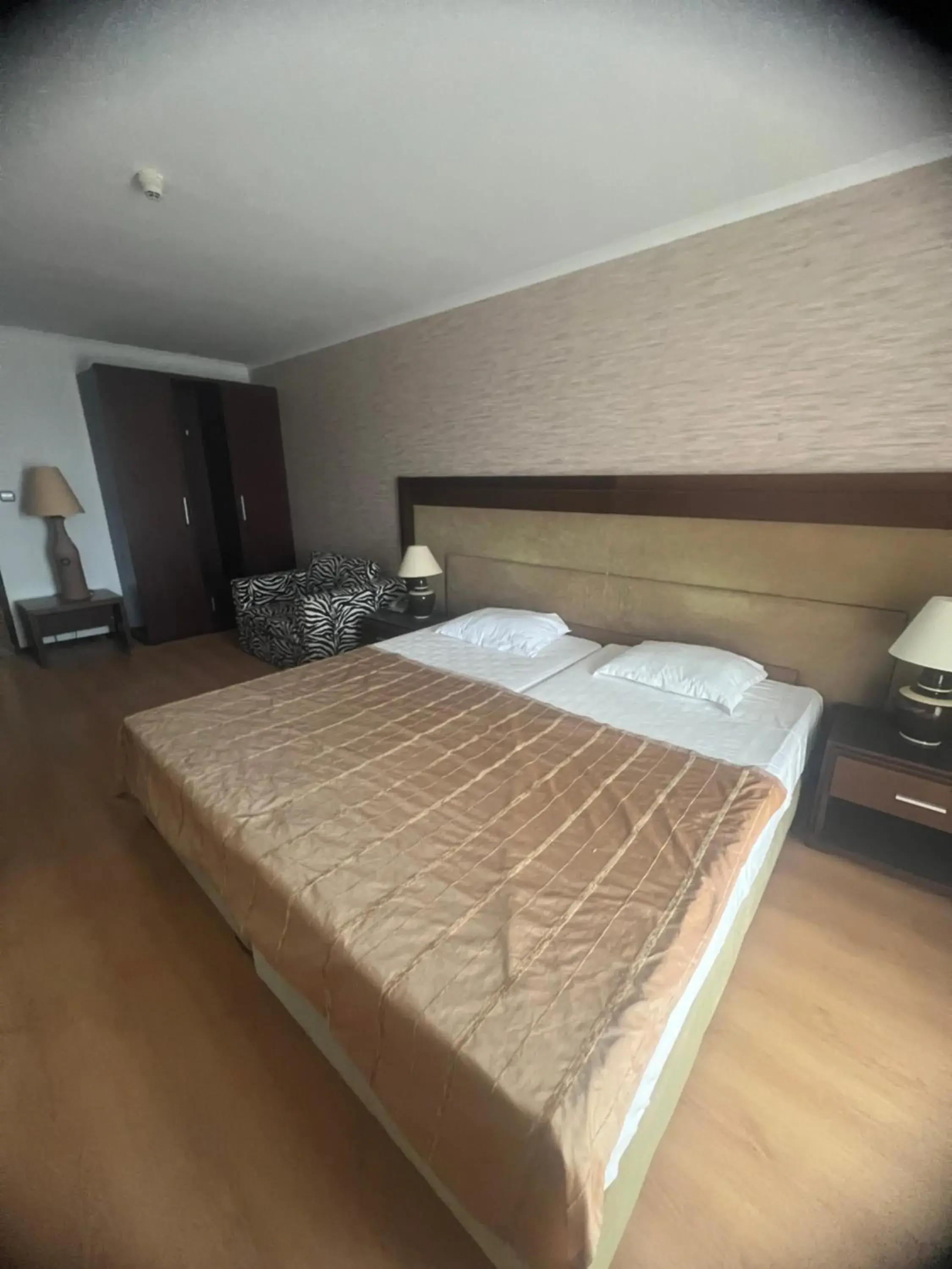Deluxe Double or Twin Room with Balcony (2 Adults + 1 Child) in Park Hotel Perla Deluxe Double or Twin Room with Balcony (2 Adults + 1 Child) in Park Hotel Perla