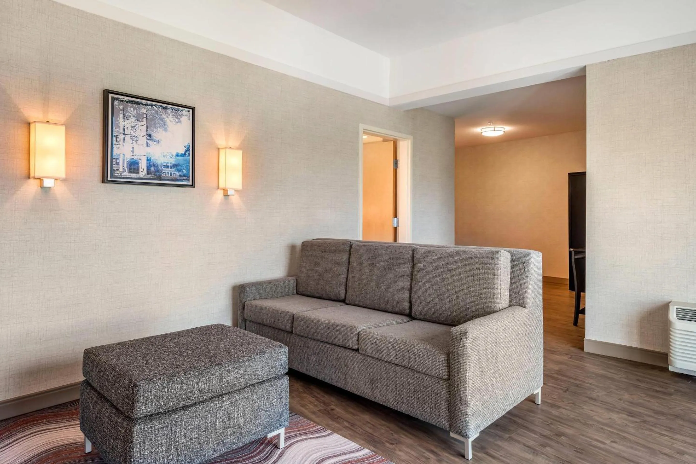 TV and multimedia in Cambria Hotel Madison East