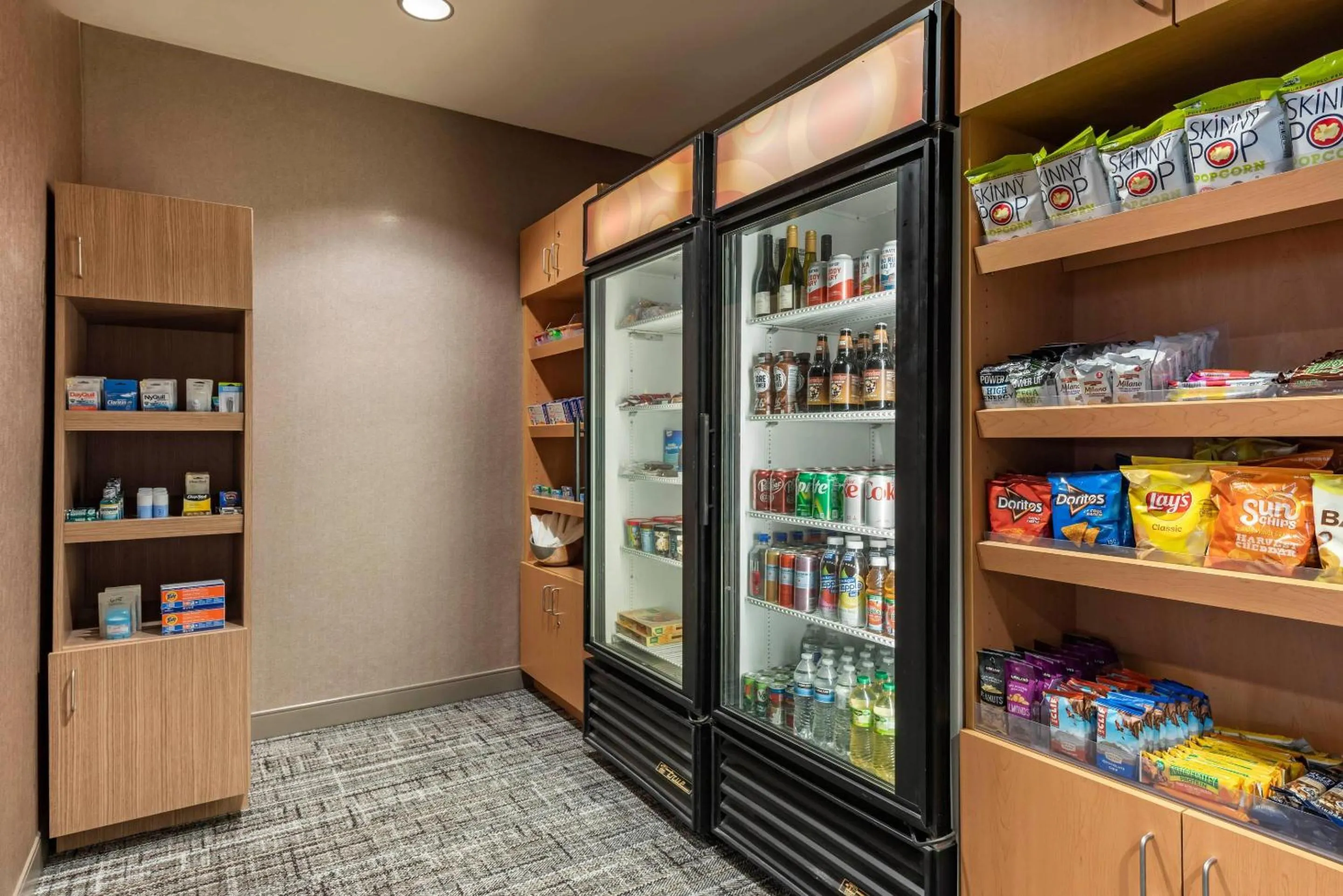 Food and drinks in Cambria Hotel Madison East