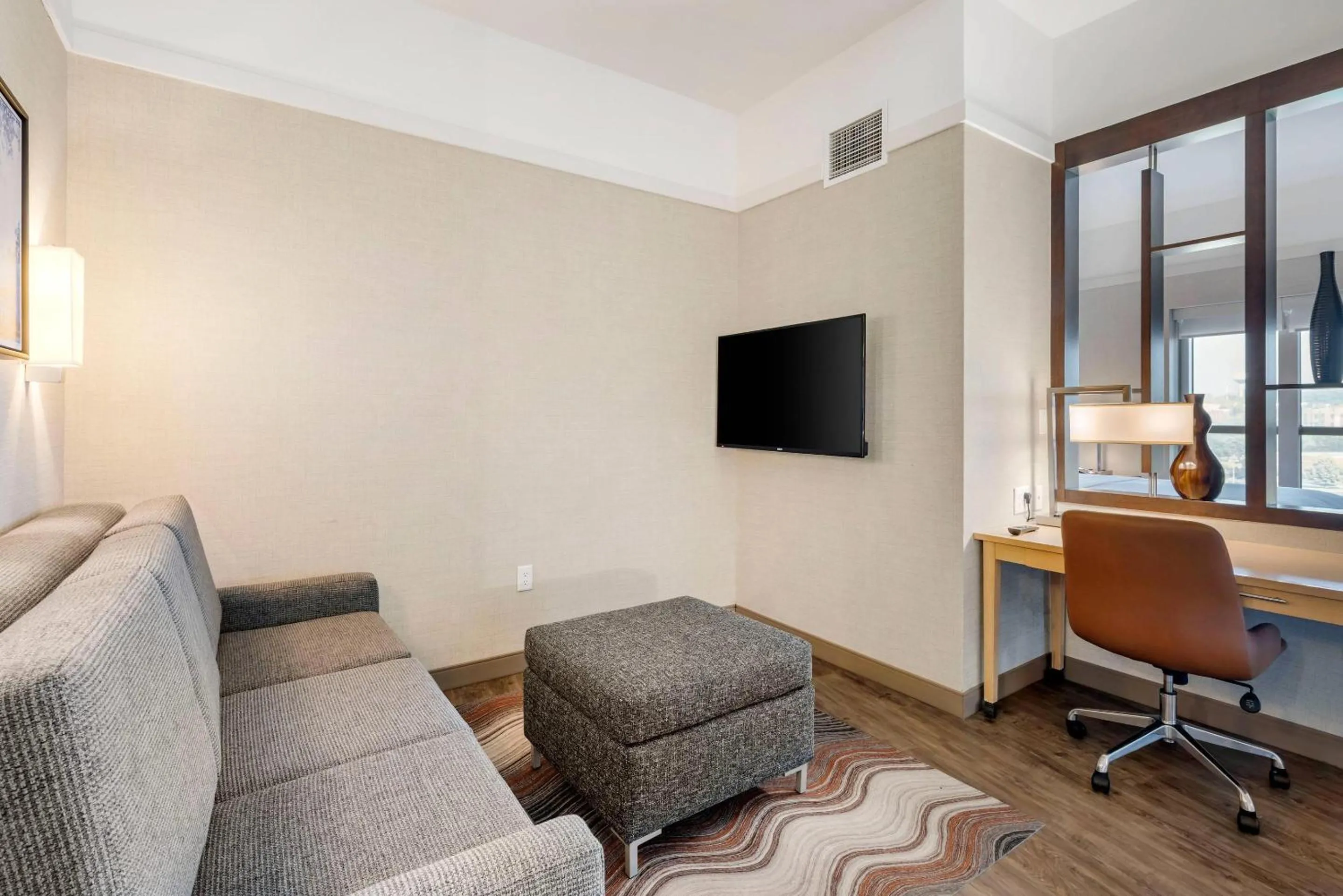 TV and multimedia in Cambria Hotel Madison East