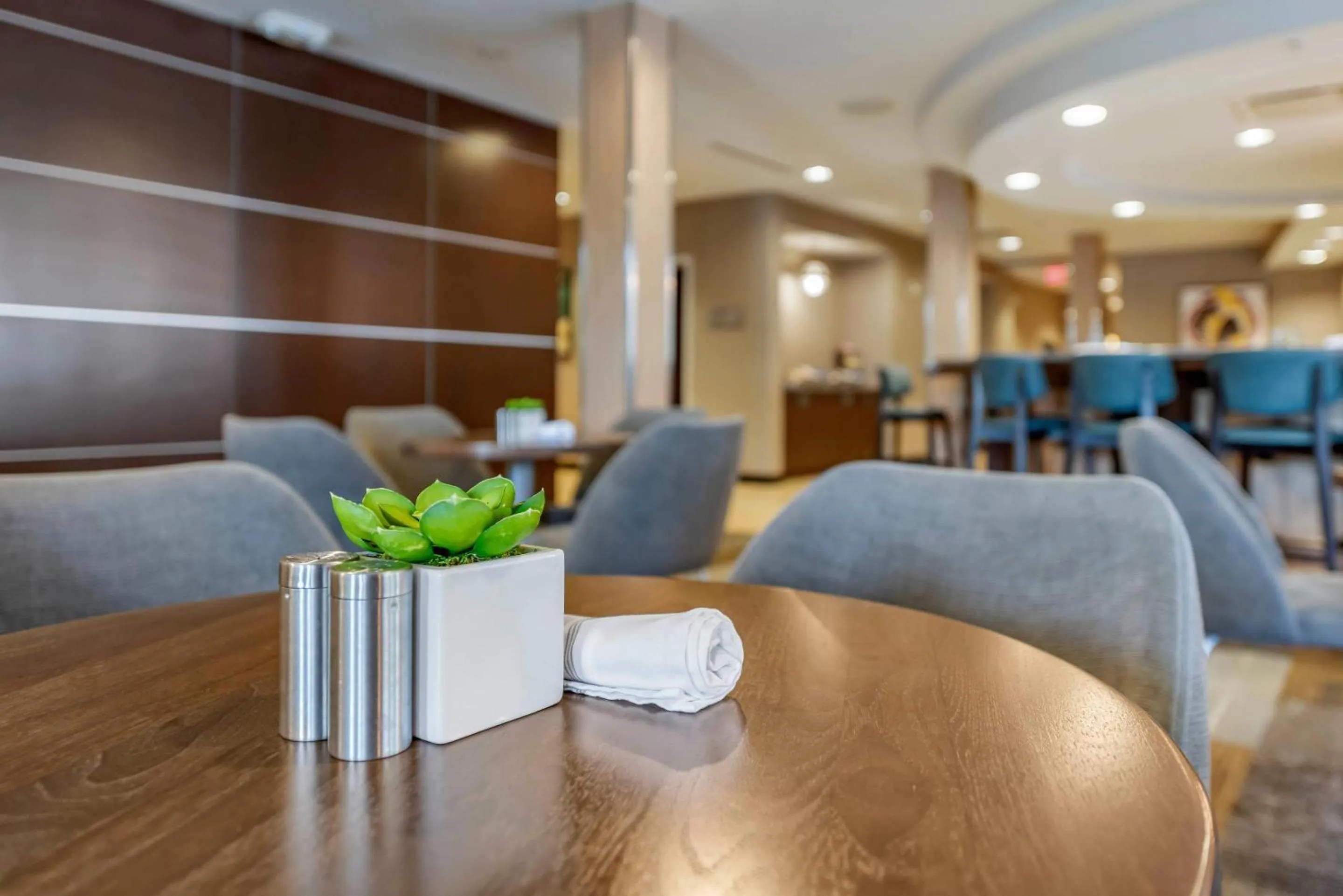 Restaurant/places to eat in Cambria Hotel Madison East