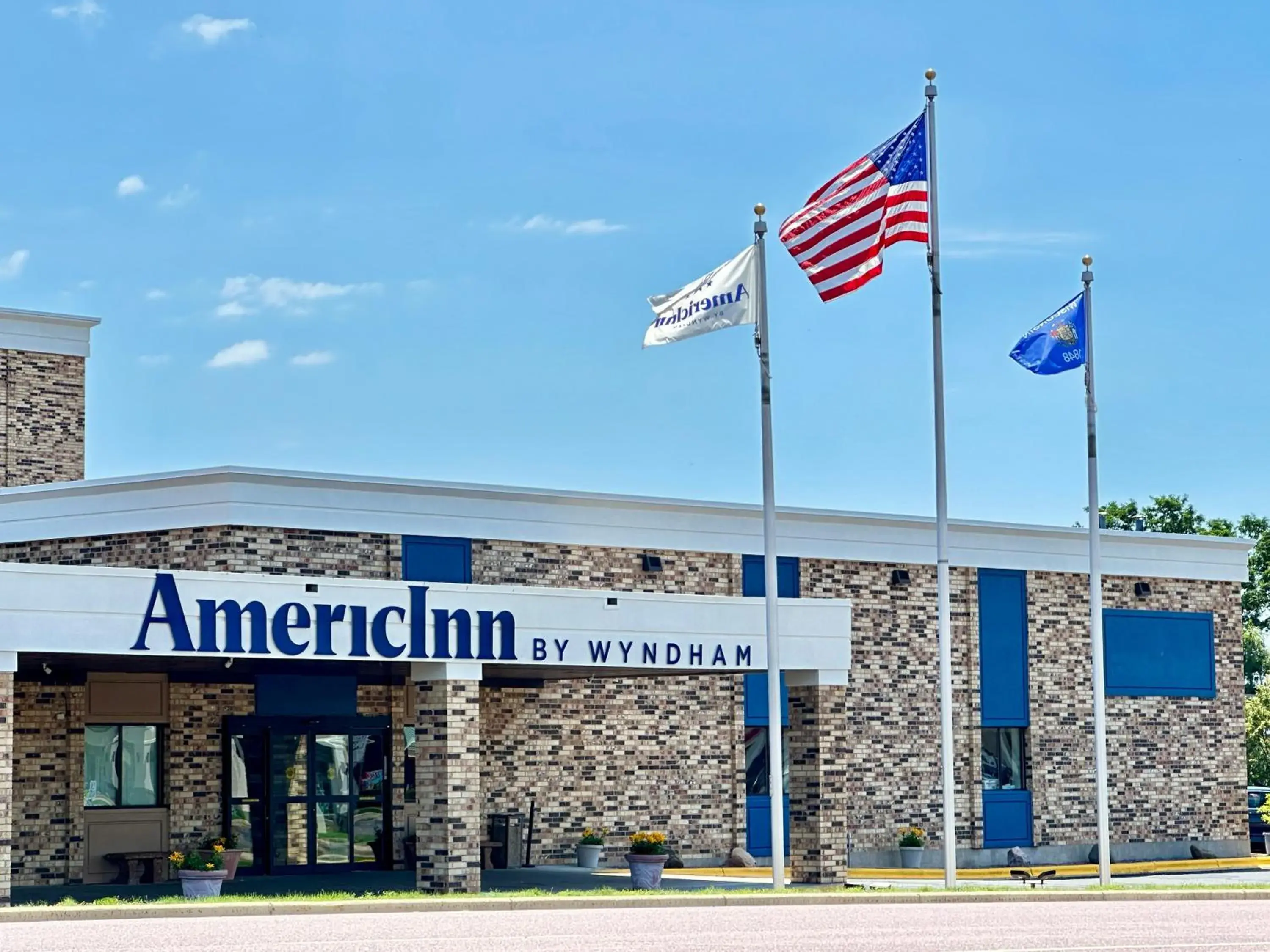 Property building in Clarion Hotel and Convention Center Baraboo Property building in Clarion Hotel and Convention Center Baraboo