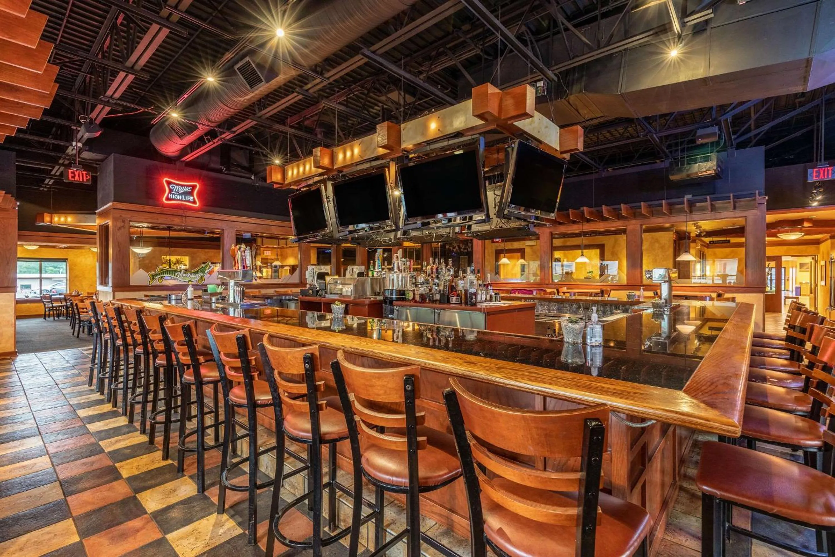 Lounge or bar in Clarion Hotel and Convention Center Baraboo