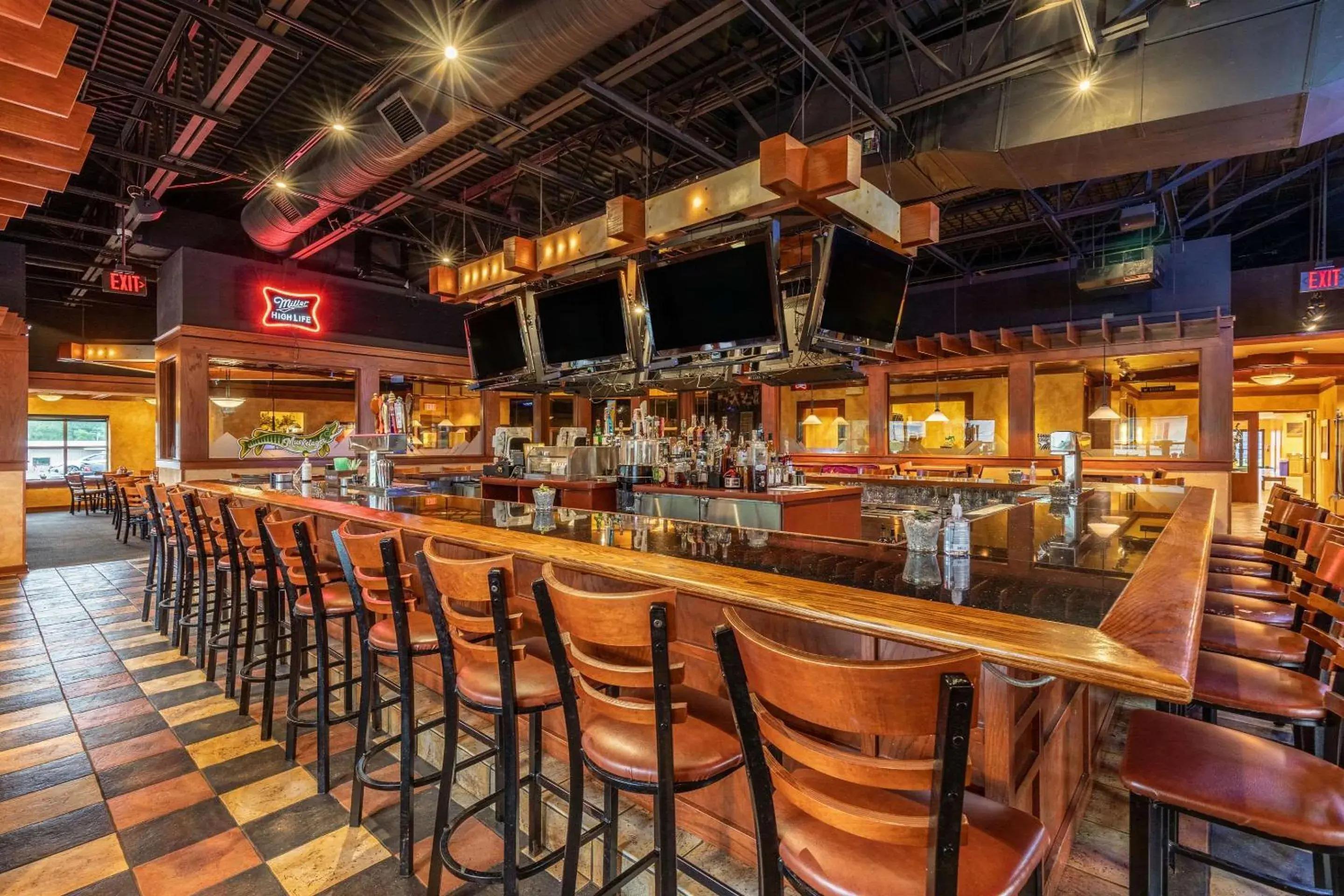 Lounge or bar in Clarion Hotel and Convention Center Baraboo Lounge or bar in Clarion Hotel and Convention Center Baraboo