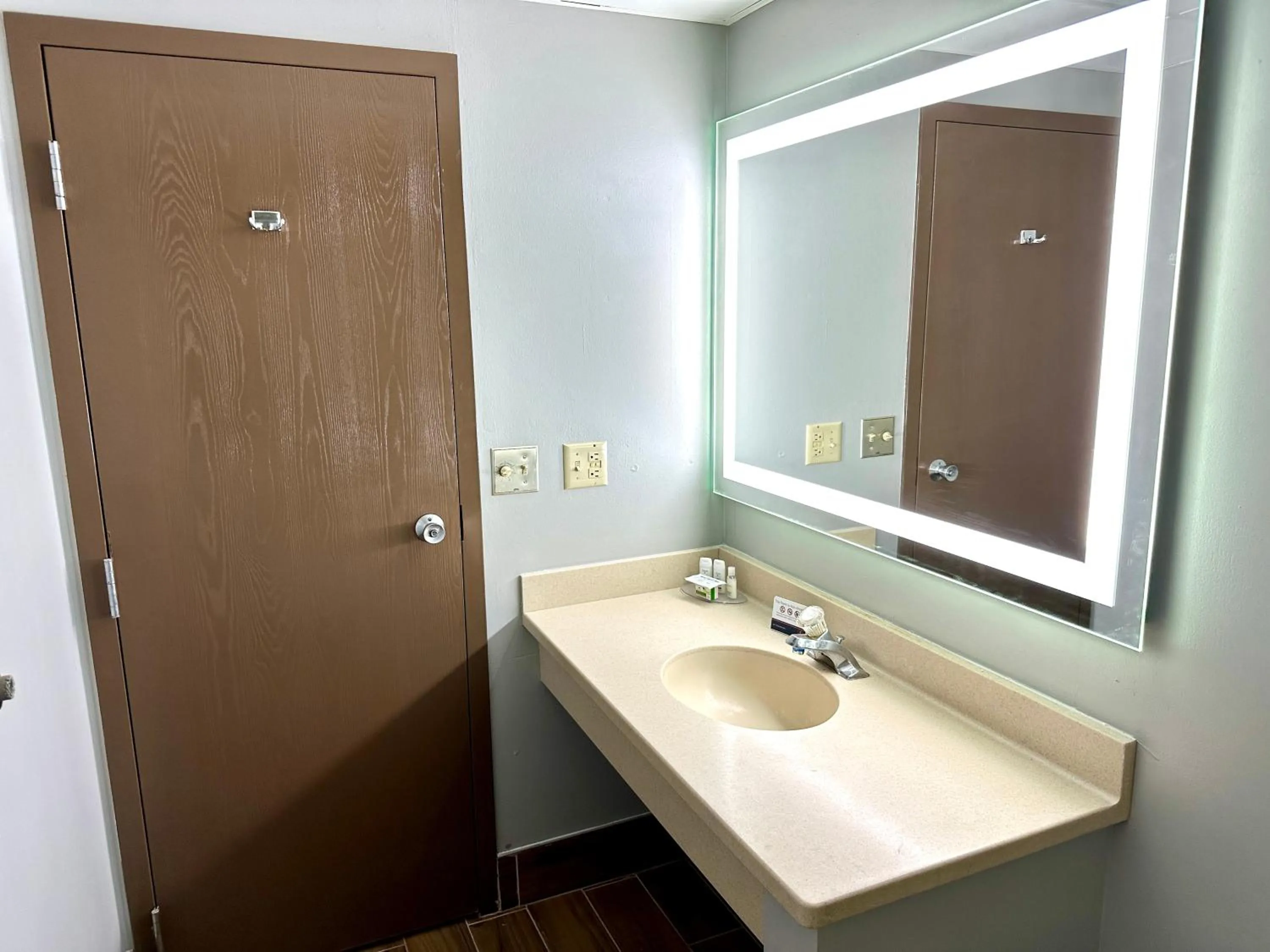 Bathroom in Clarion Hotel and Convention Center Baraboo
