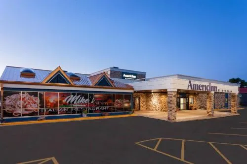 AmericInn & Suites by Wyndham Baraboo Event Center