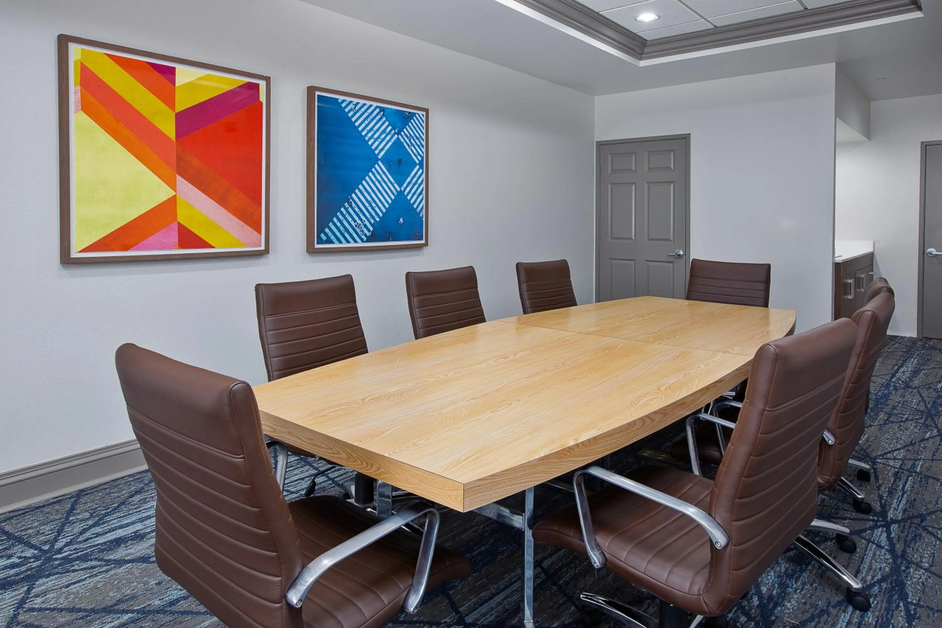 Meeting/conference room in Holiday Inn Express & Suites Milwaukee NW - Park Place by IHG
