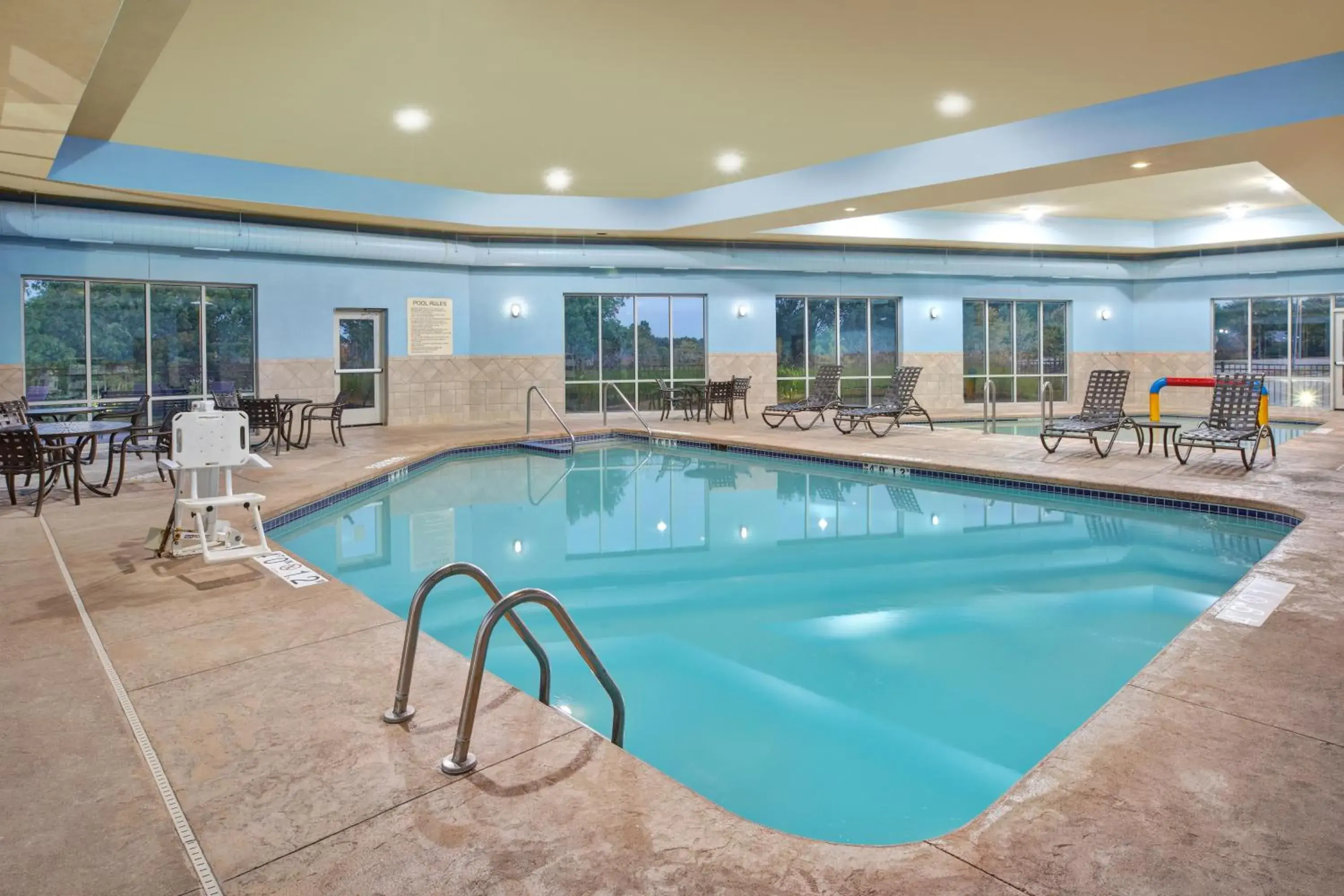 Swimming pool in Holiday Inn Express & Suites Milwaukee NW - Park Place by IHG Swimming pool in Holiday Inn Express & Suites Milwaukee NW - Park Place by IHG