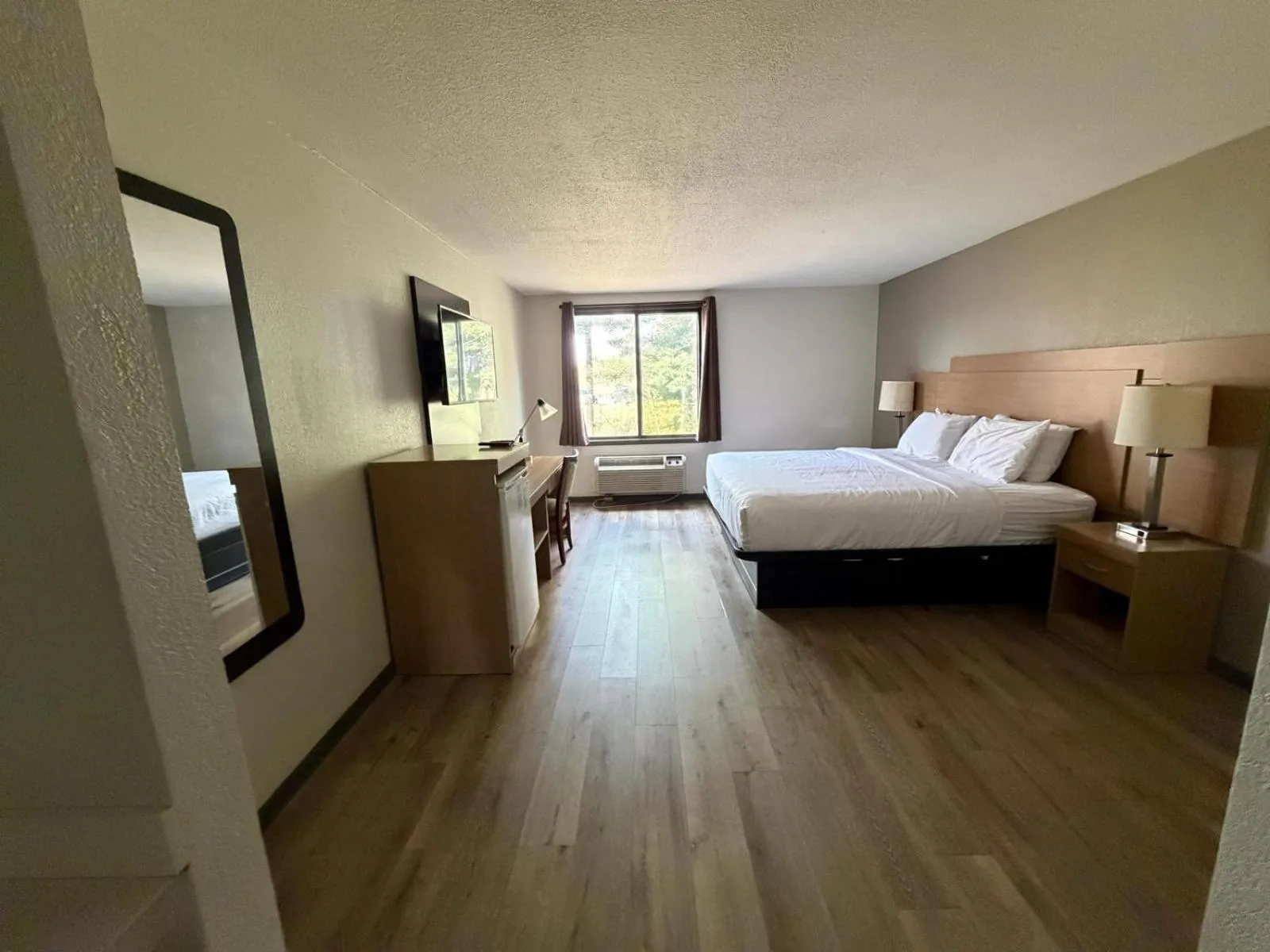 Bed in University Inn & Suites