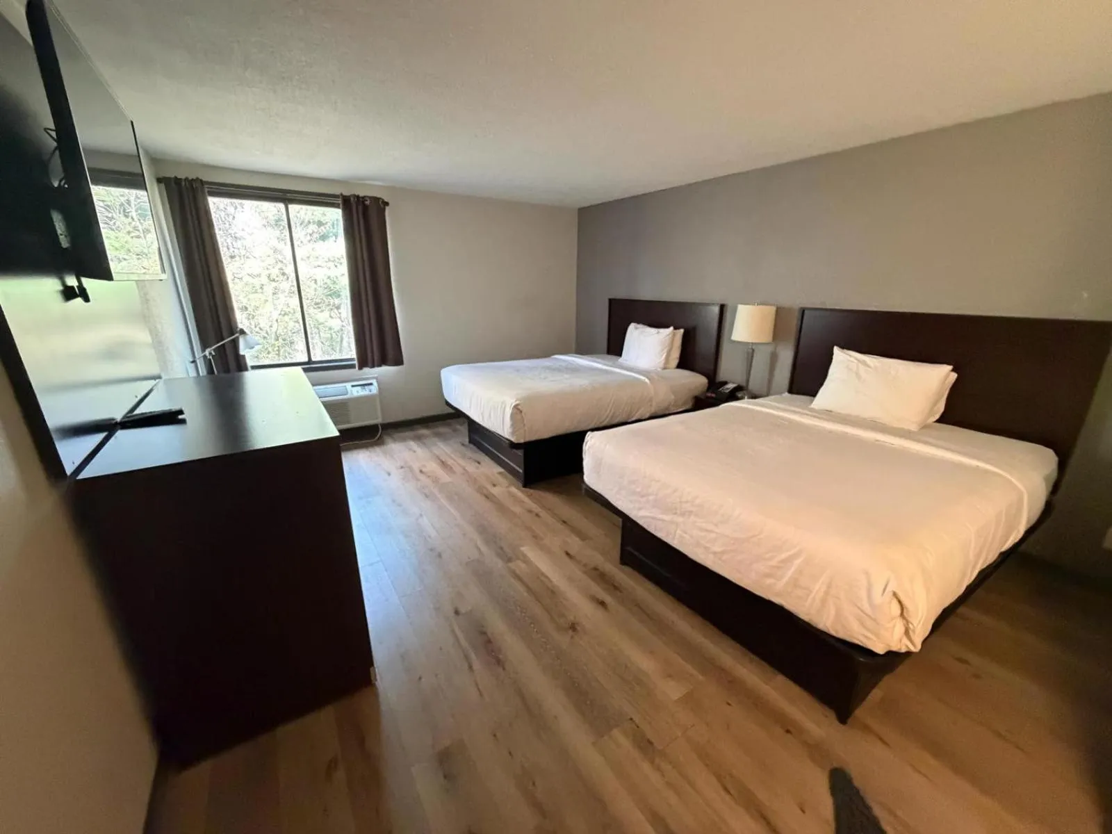 Bed in University Inn & Suites