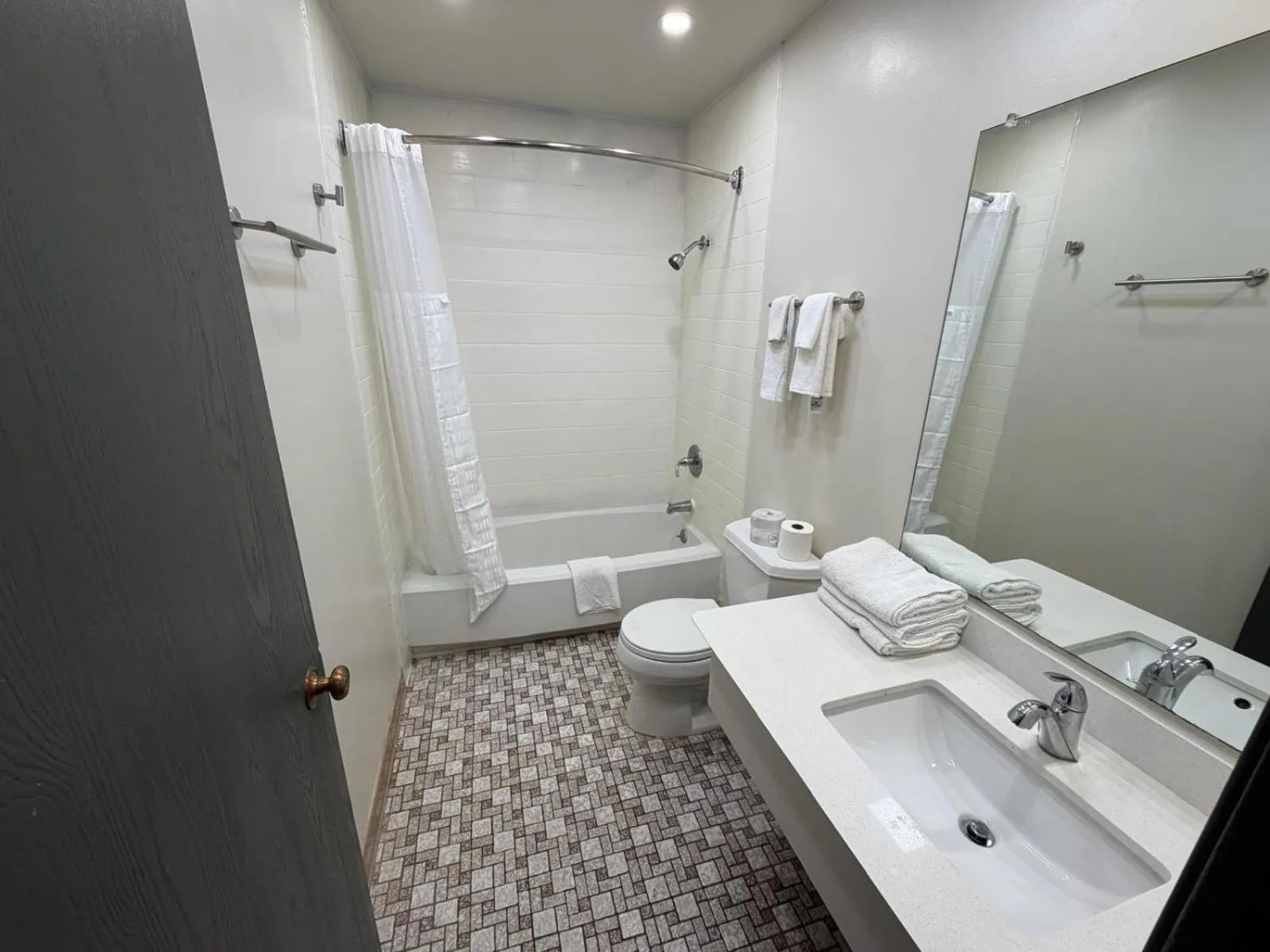 University Inn & Suites