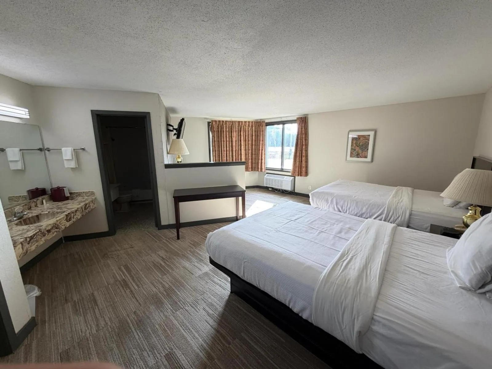 Bed in University Inn & Suites