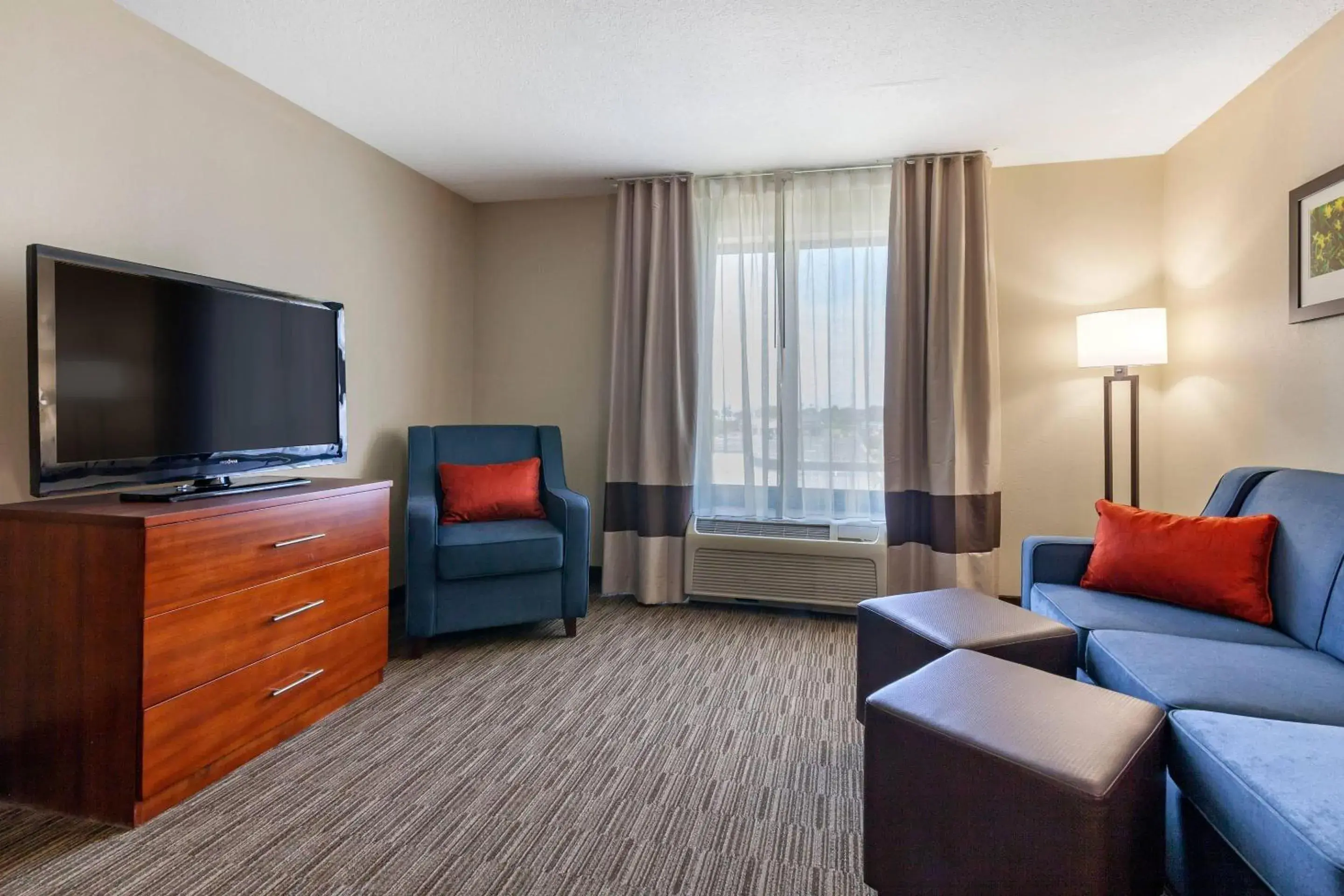 Bedroom in Comfort Suites Oshkosh West Bedroom in Comfort Suites Oshkosh West