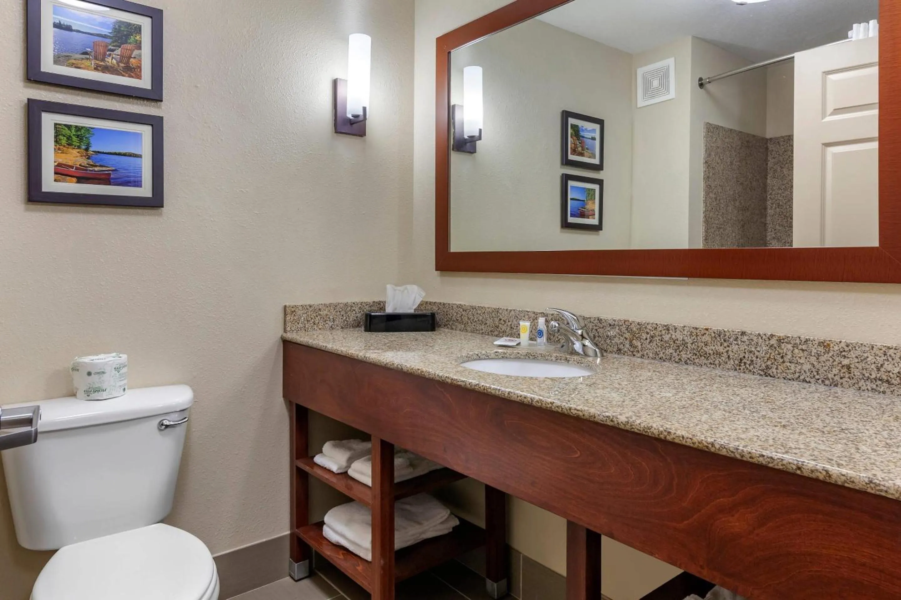Bedroom in Comfort Suites Oshkosh West