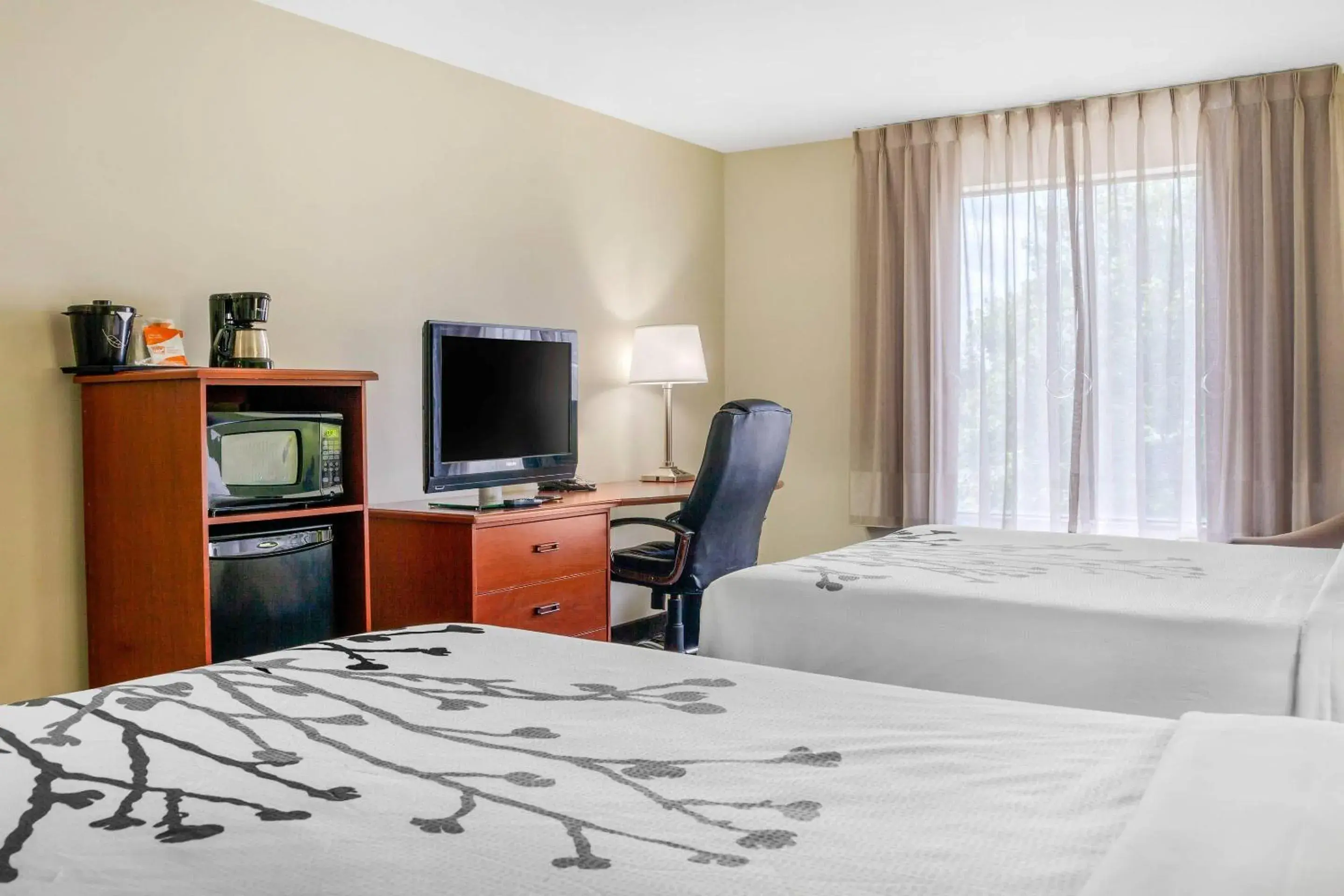 Bedroom, Bed in Sleep Inn & Suites Milwaukee Airport Bedroom, Bed in Sleep Inn & Suites Milwaukee Airport