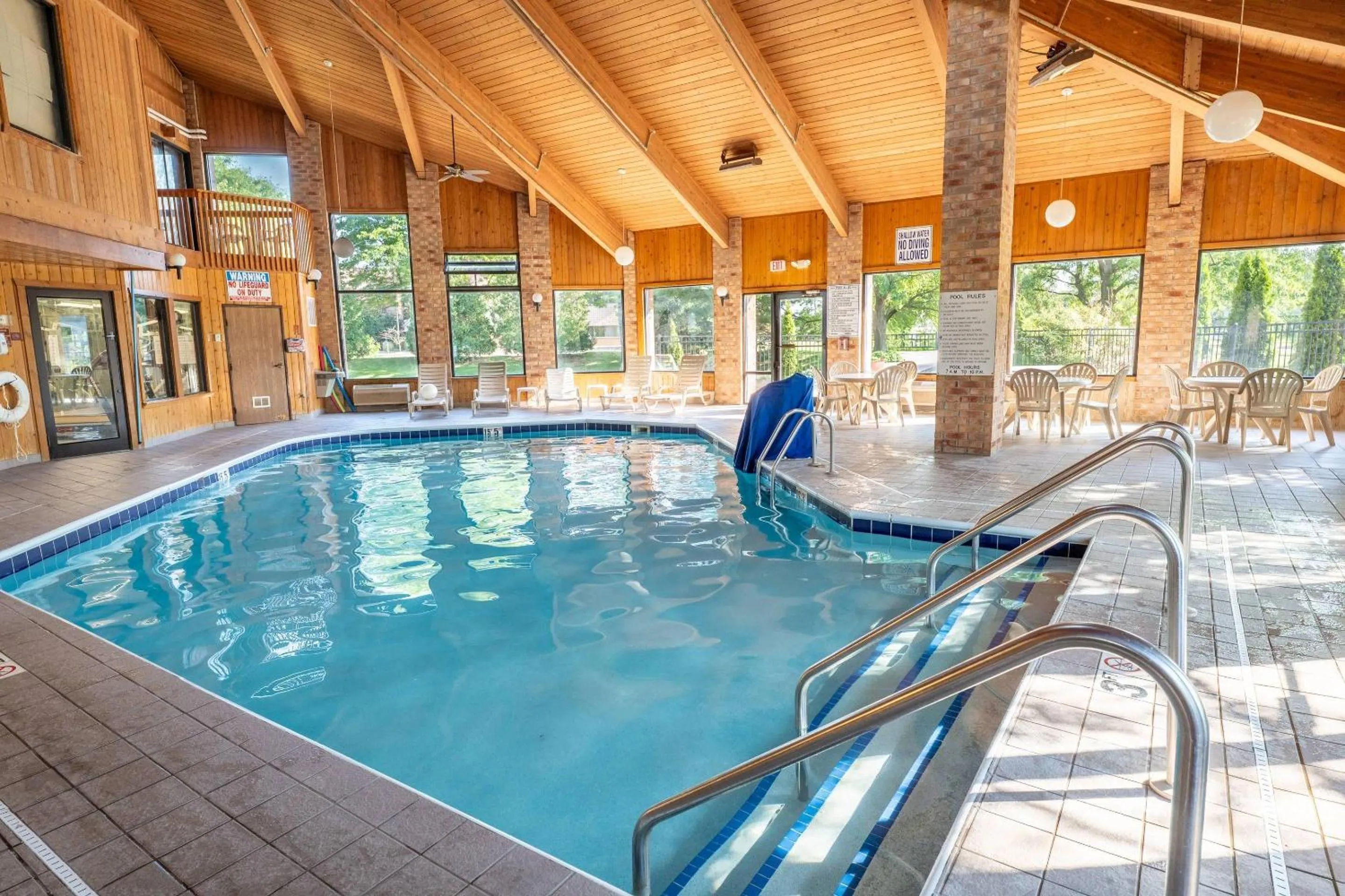 Swimming pool in Quality Inn & Suites Sun Prairie Madison East