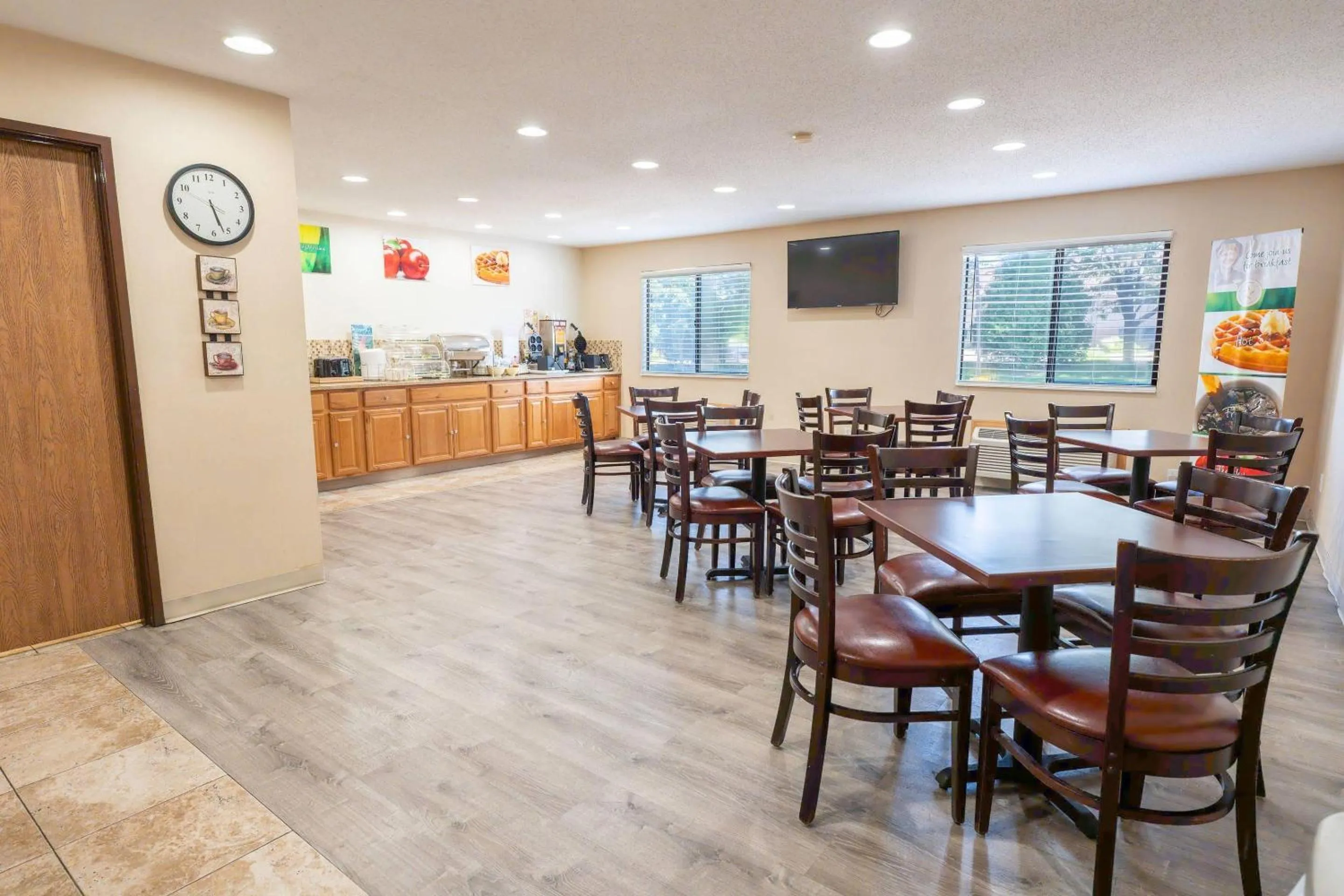 Breakfast in Quality Inn & Suites Sun Prairie Madison East