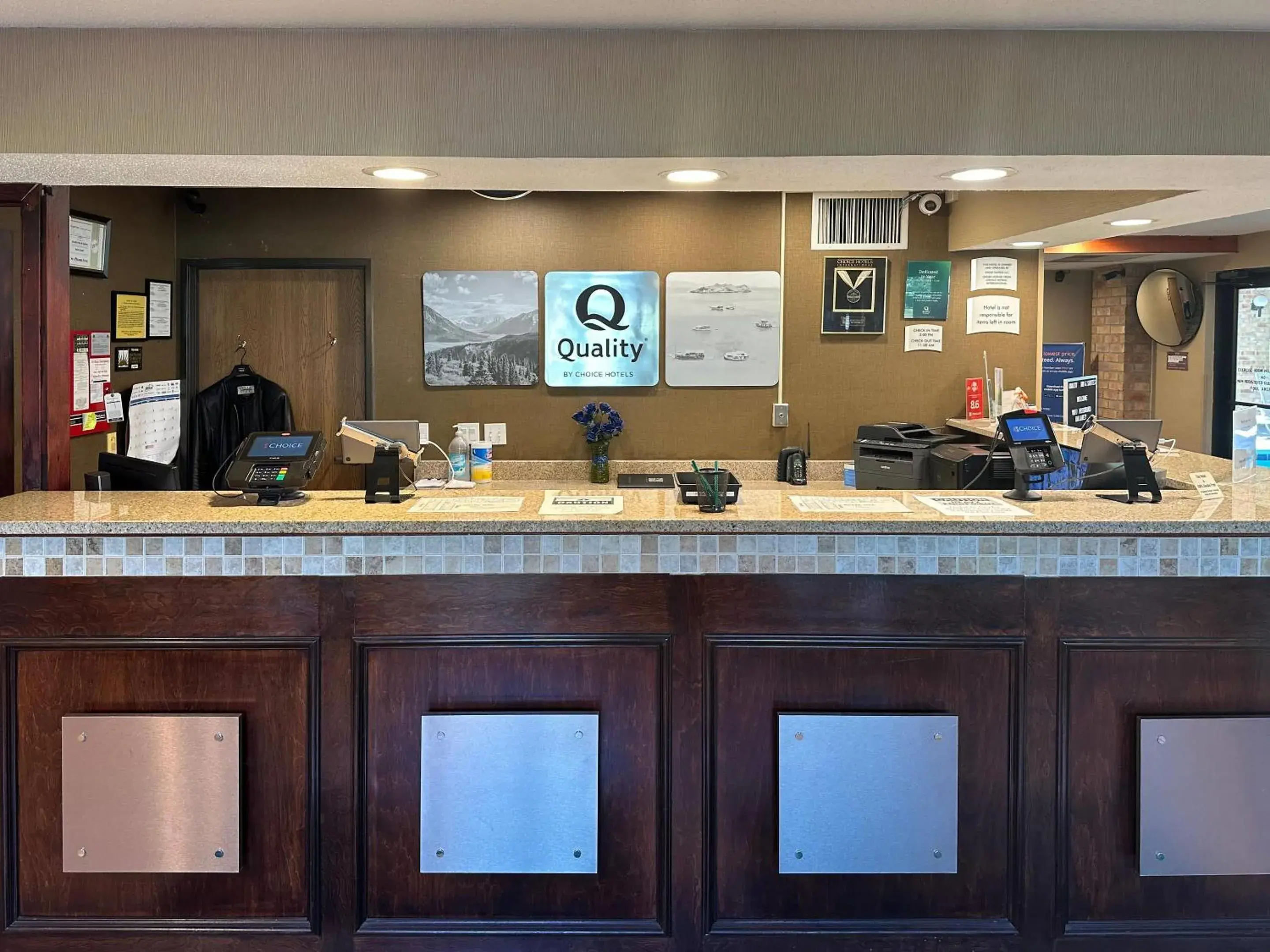 Lobby or reception in Quality Inn & Suites Sun Prairie Madison East Lobby or reception in Quality Inn & Suites Sun Prairie Madison East