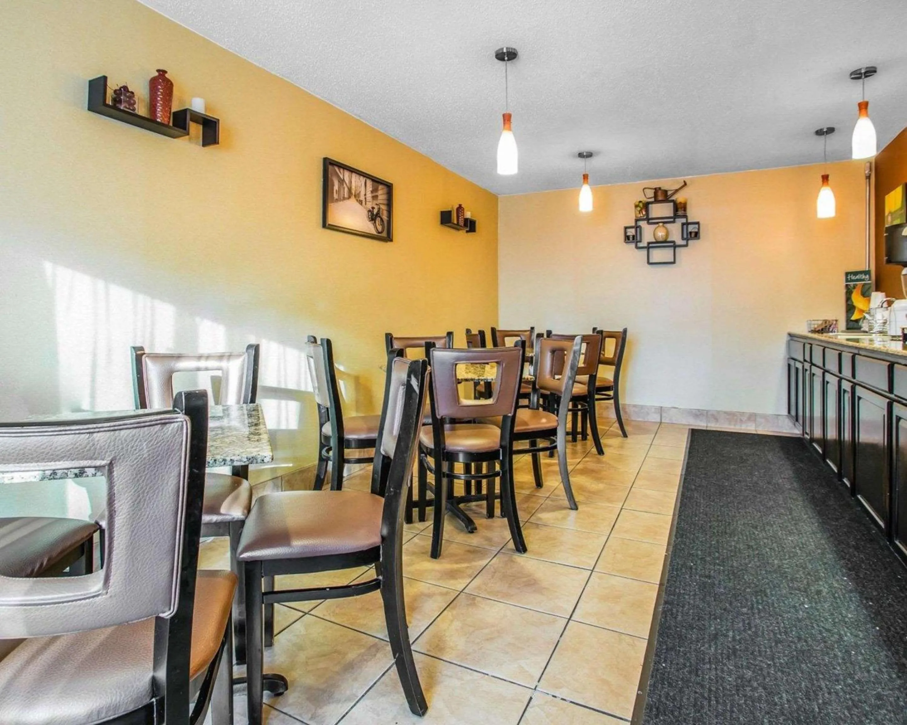 Restaurant/places to eat in Quality Inn Central Wisconsin Airport