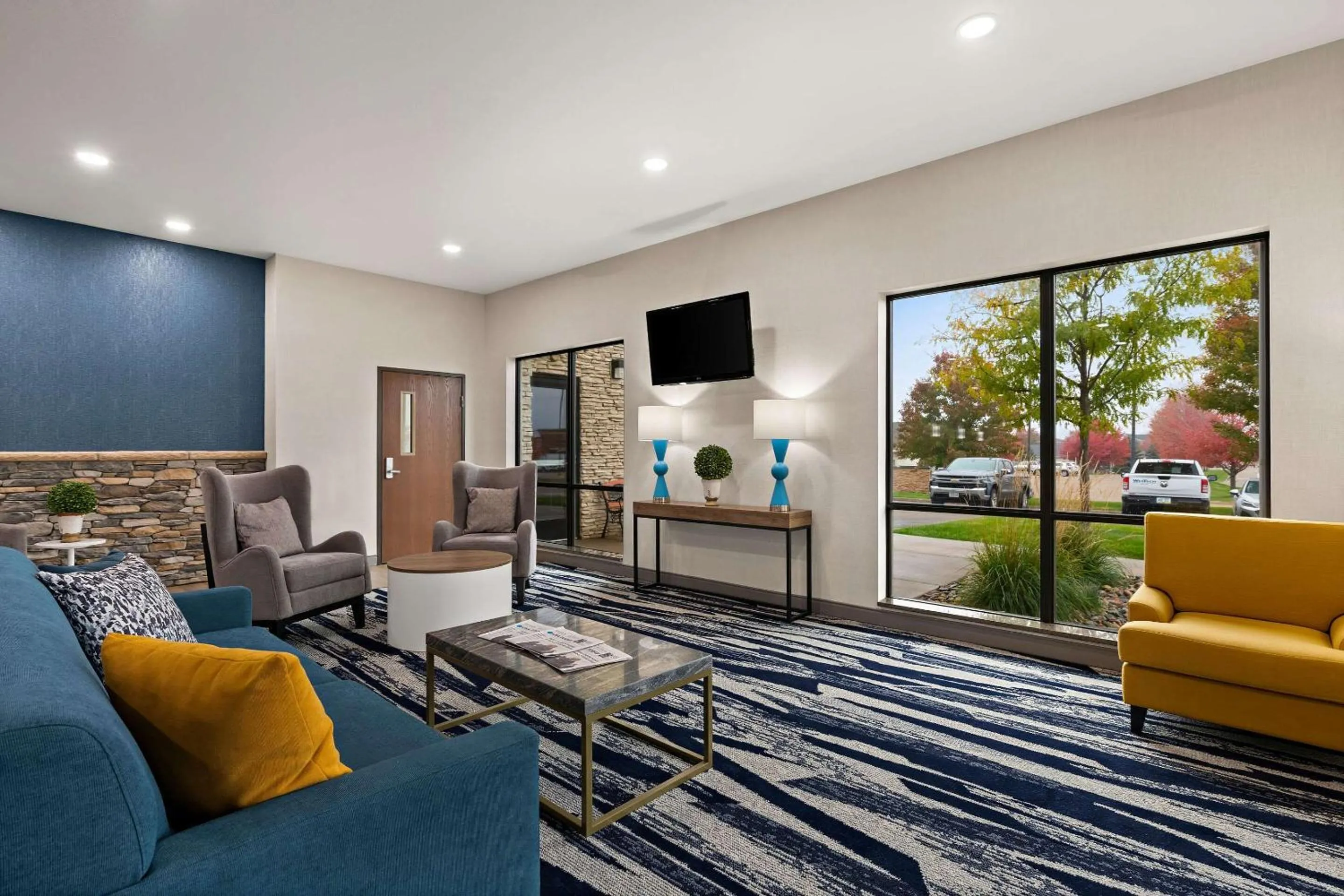 Lobby or reception in Comfort Suites Hudson I-94