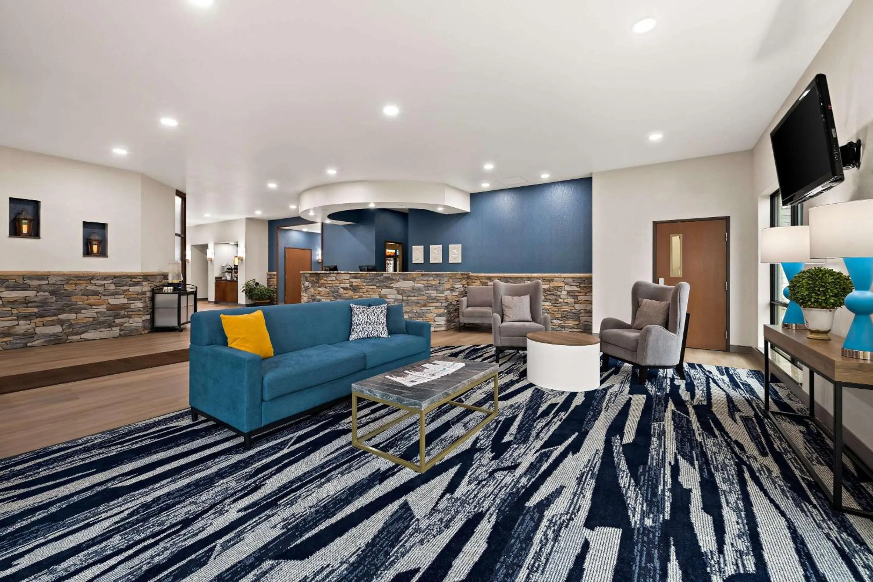 Lobby or reception in Comfort Suites Hudson I-94