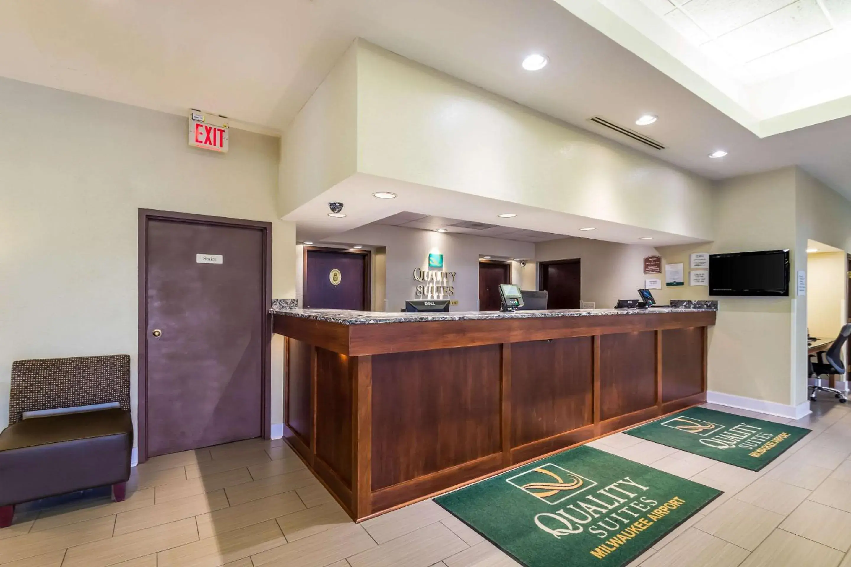 Lobby or reception in Quality Suites Milwaukee Airport Lobby or reception in Quality Suites Milwaukee Airport