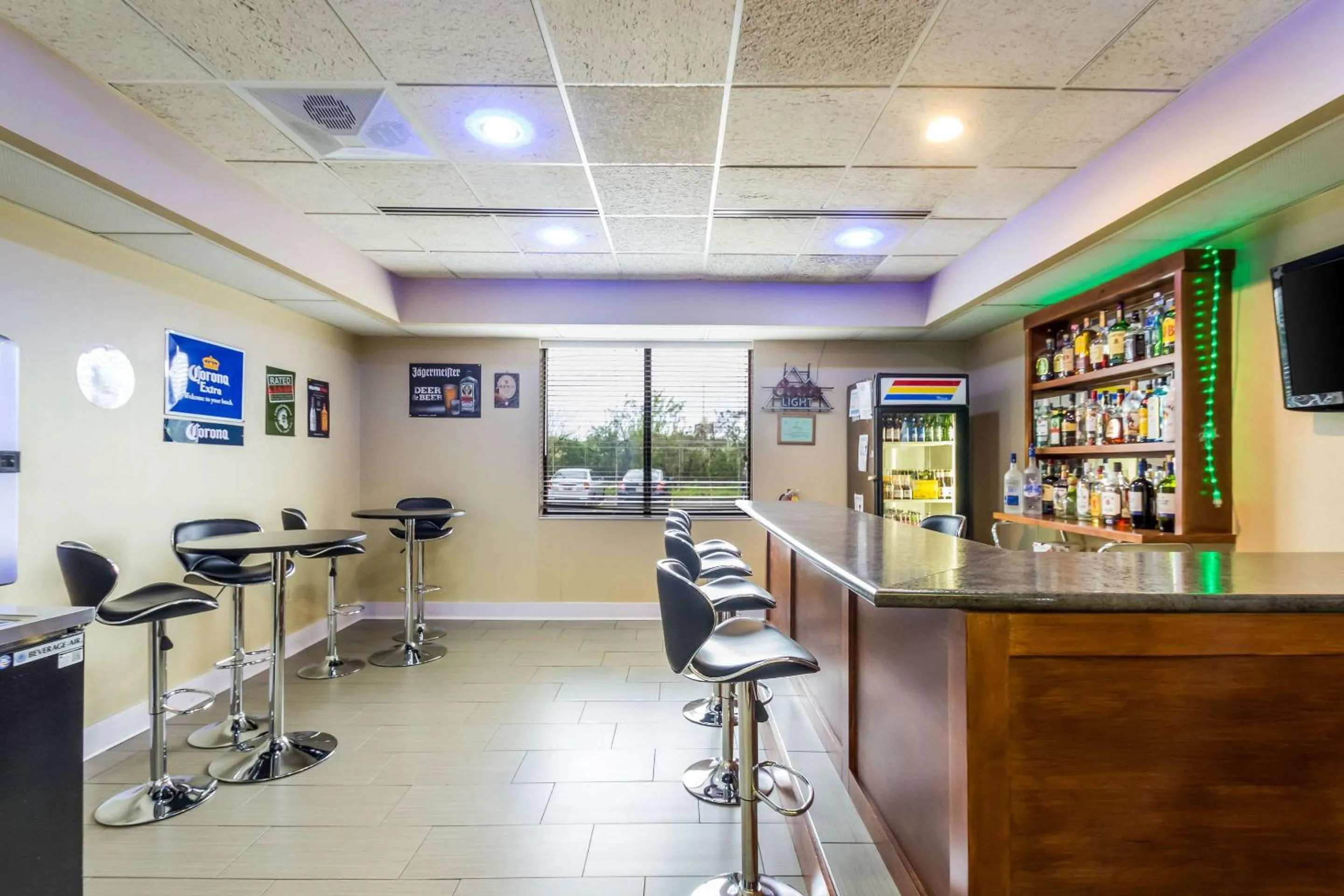 Restaurant/places to eat in Quality Suites Milwaukee Airport