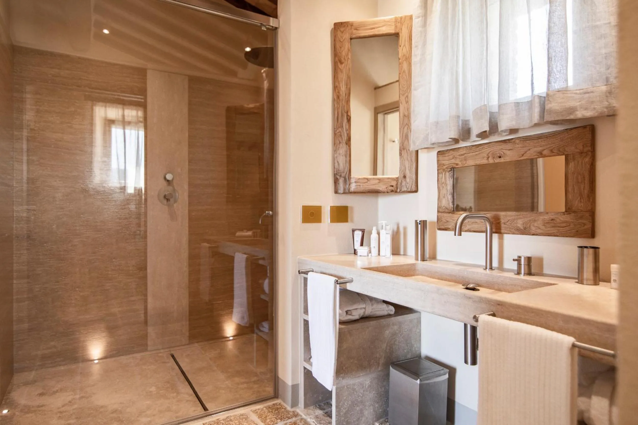 Day in Capanna Suites