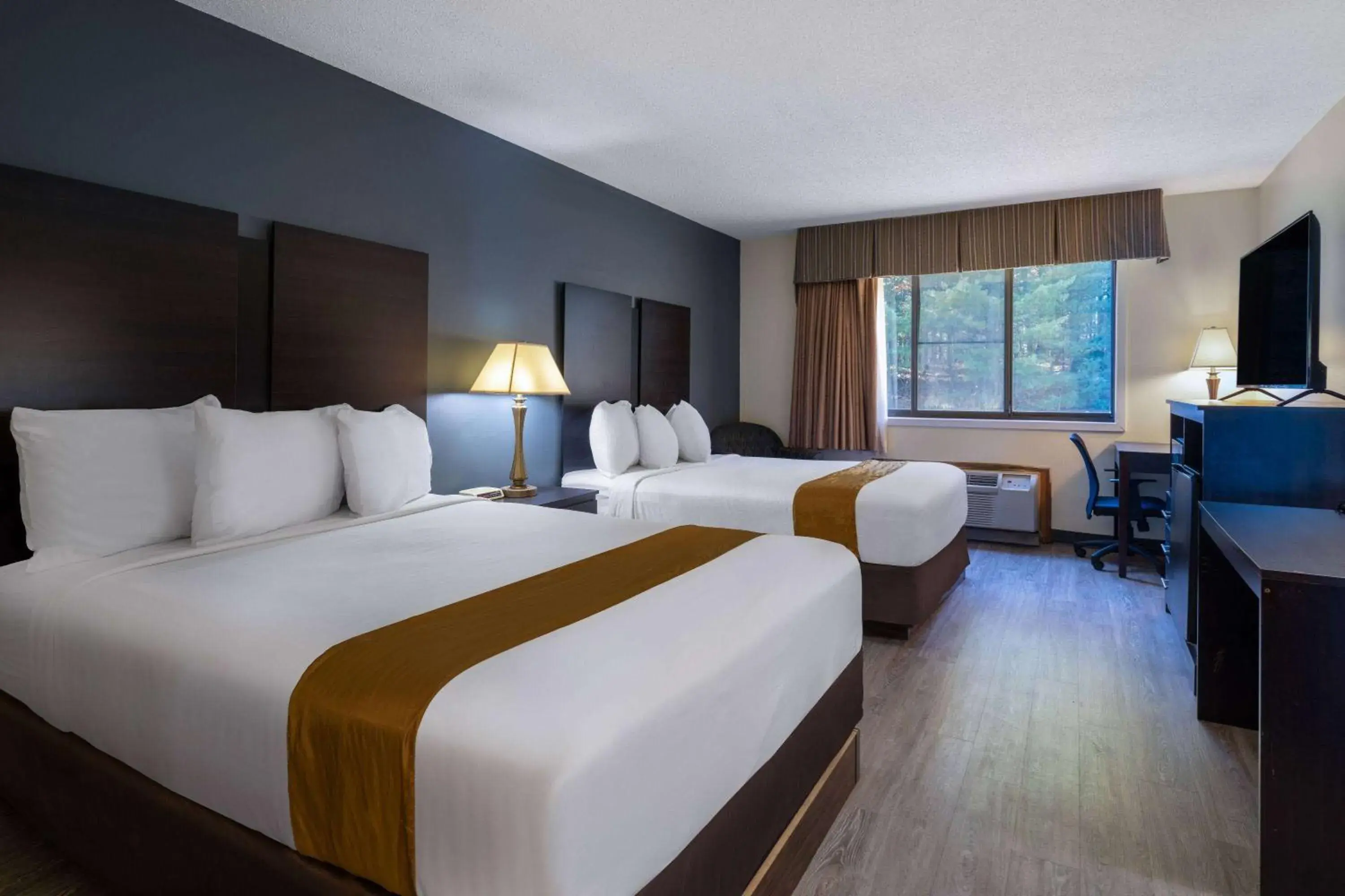 Photo of the whole room, Bed in Travelodge by Wyndham Merrill Photo of the whole room, Bed in Travelodge by Wyndham Merrill