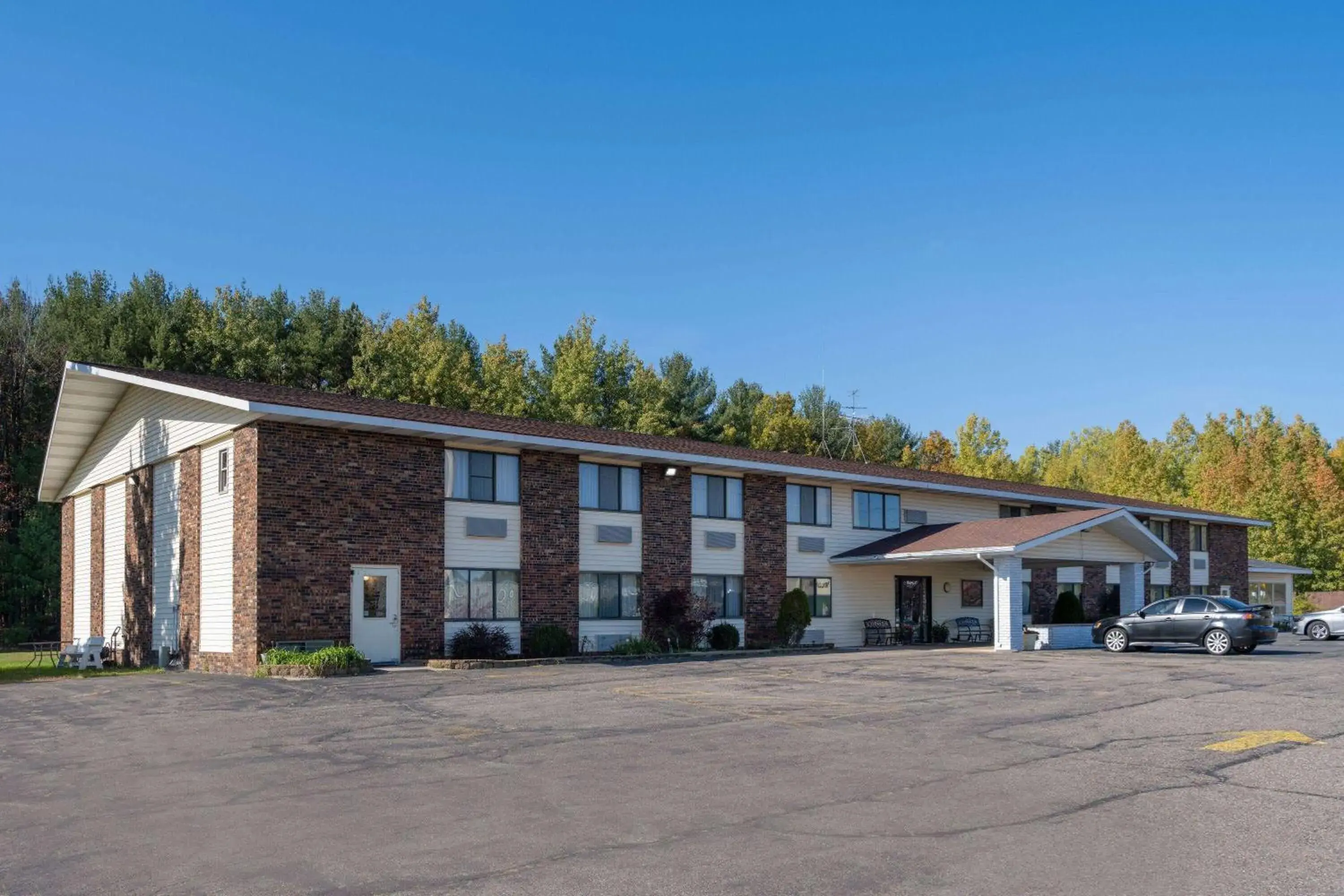 Property building in Travelodge by Wyndham Merrill Property building in Travelodge by Wyndham Merrill